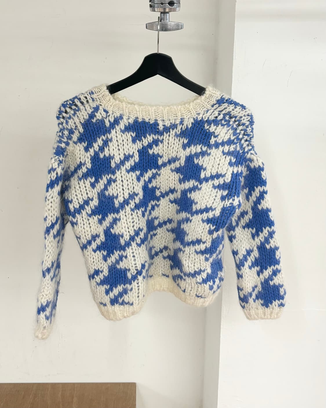 맥피 크롭 블루 프렌즈 니트 상품이미지6