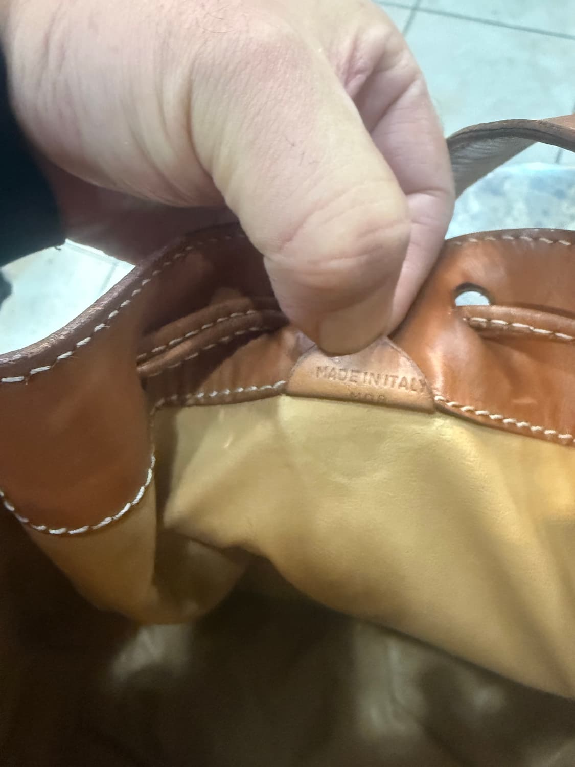 정품 셀린느 마카담 복주머니 숄더백 팝니다 상품이미지9