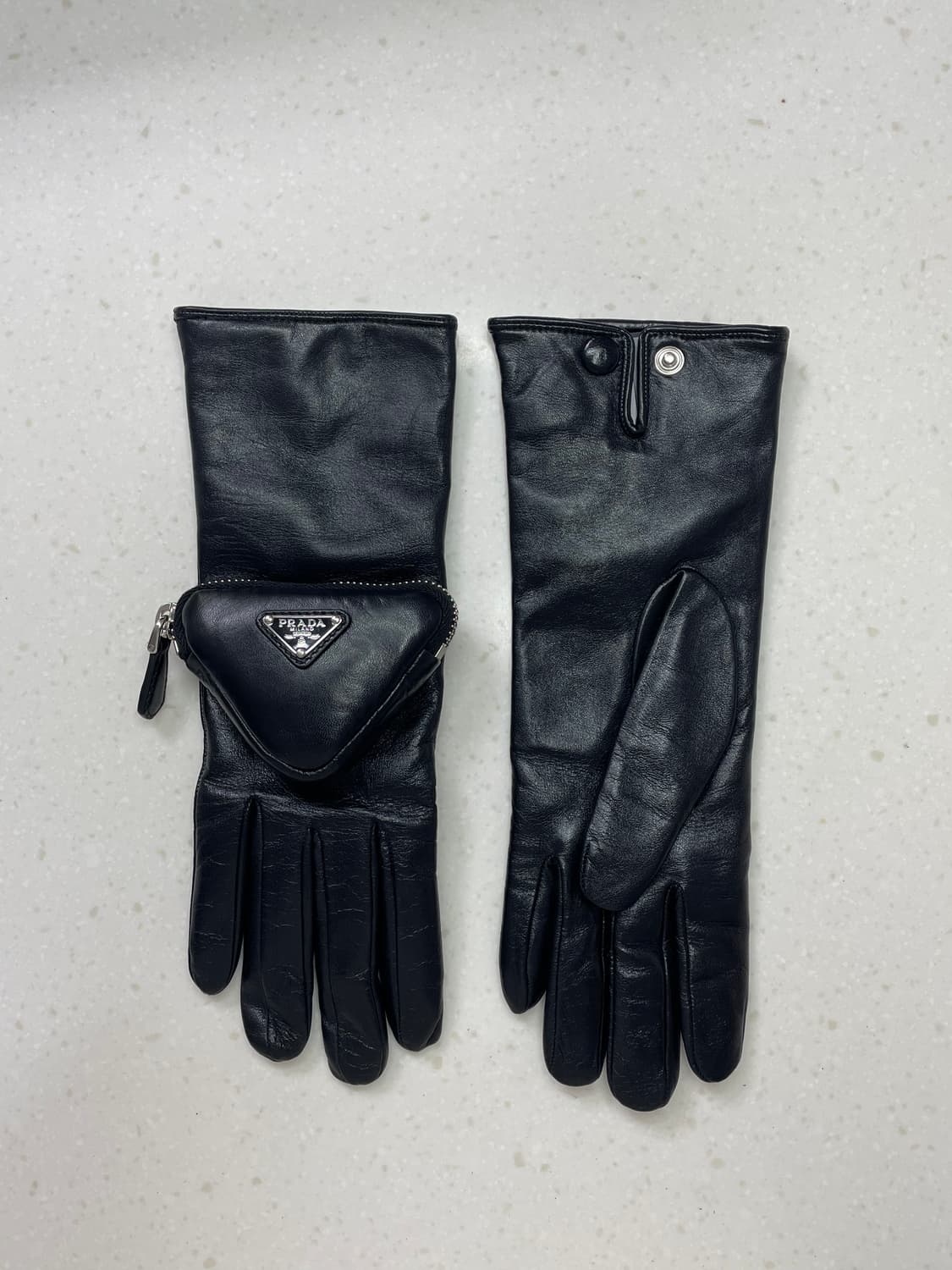 새상품 프라다 가죽 장갑 나파 레더 글러브 파우치 블랙 상품이미지5