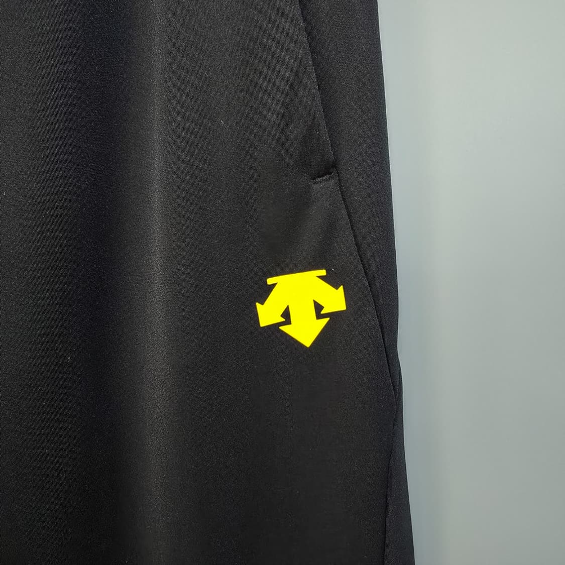 데상트(Descente) 블랙 트레이닝팬츠 90 상품이미지2