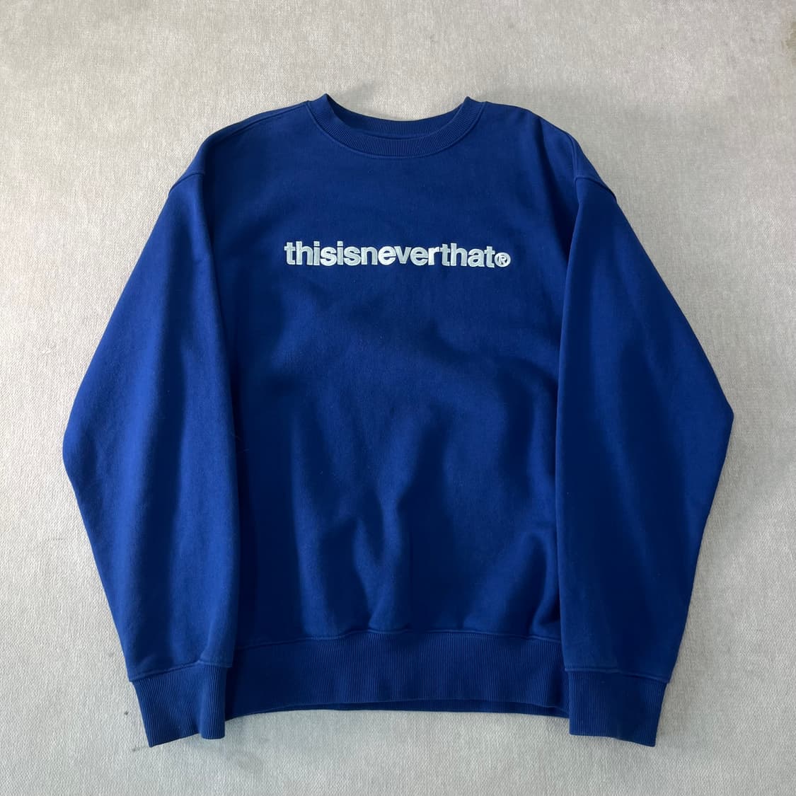 100 디스이즈네버댓 자수로고 맨투맨 상품이미지1