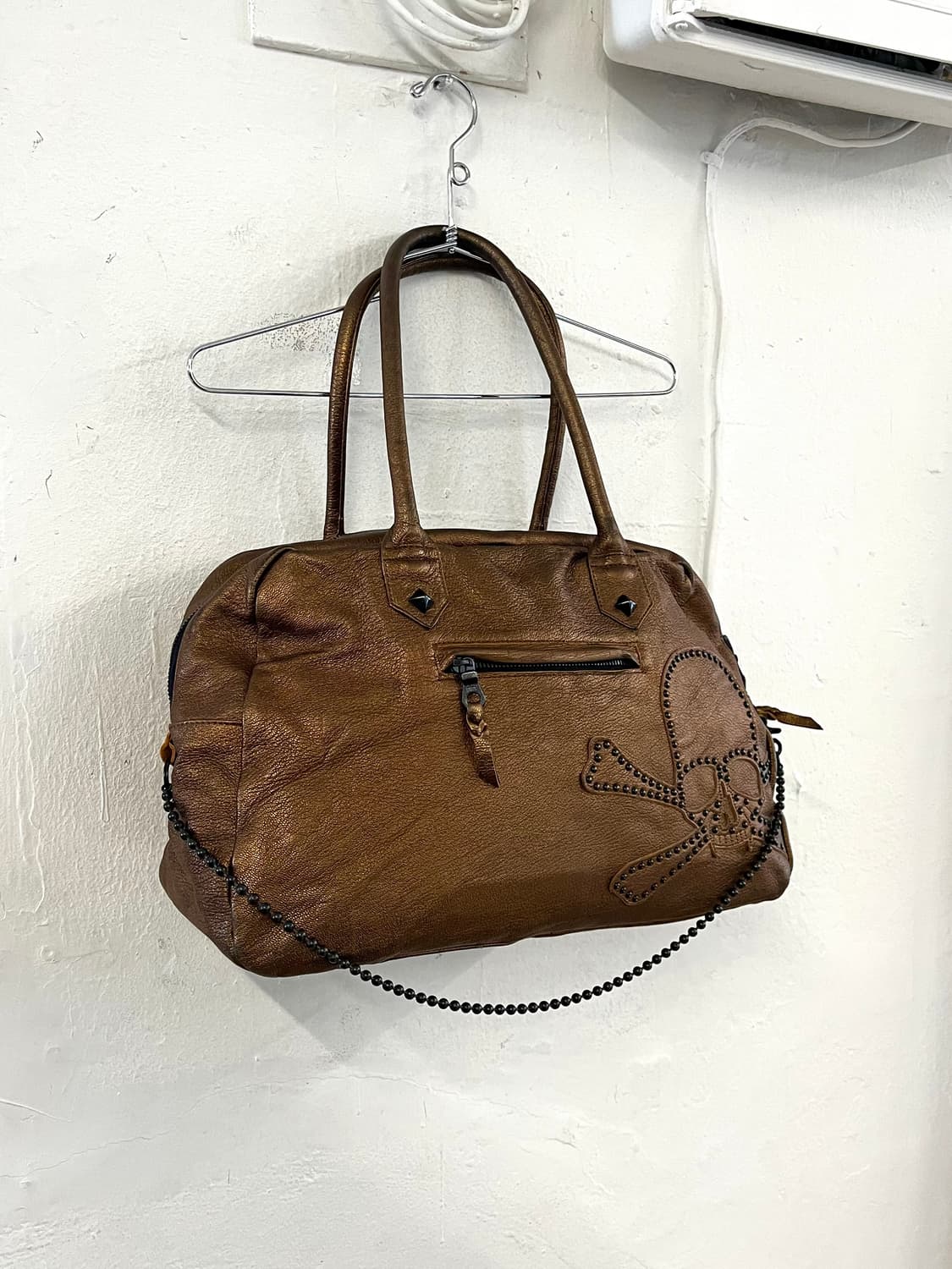 ROEN 히로무 타카하라 스컬 스터드 체인 레더백 상품이미지2