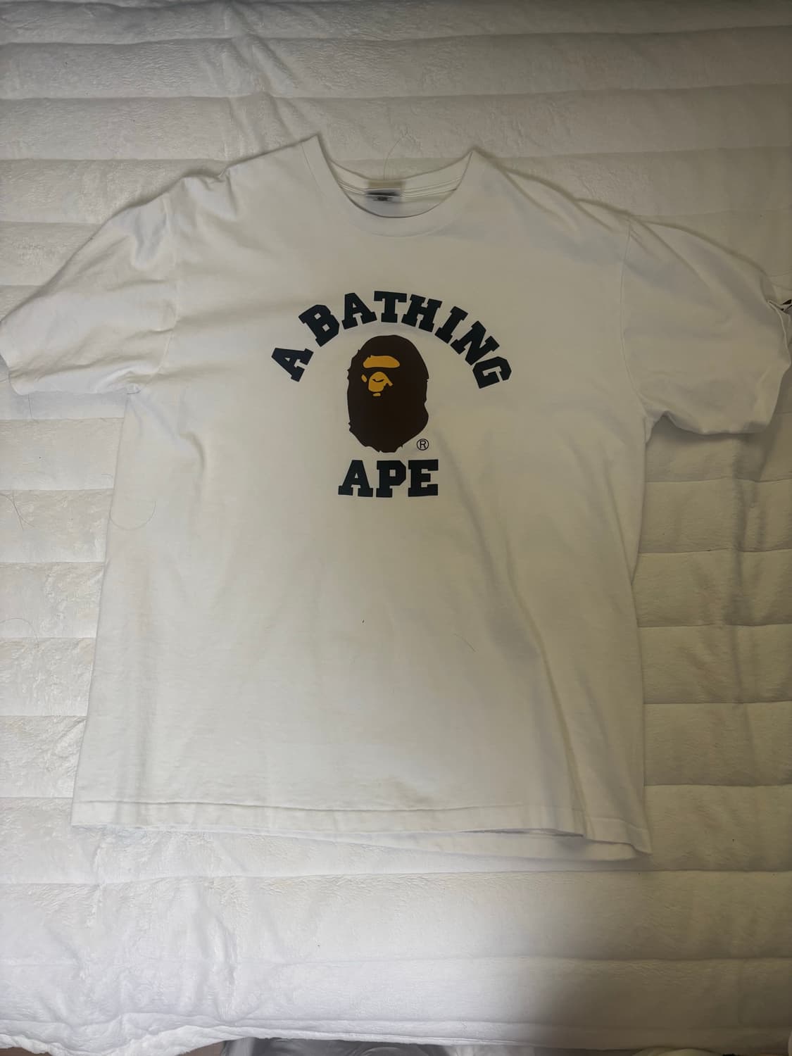 베이프 컬리지 티셔츠 반팔 xl 판매합니다 상품이미지1