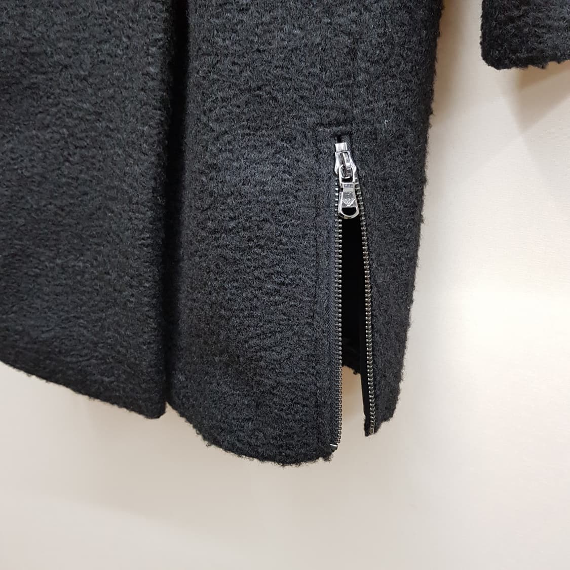 엠포리오 아르마니  블랙 부클 롱코트 36사이즈 상품이미지4