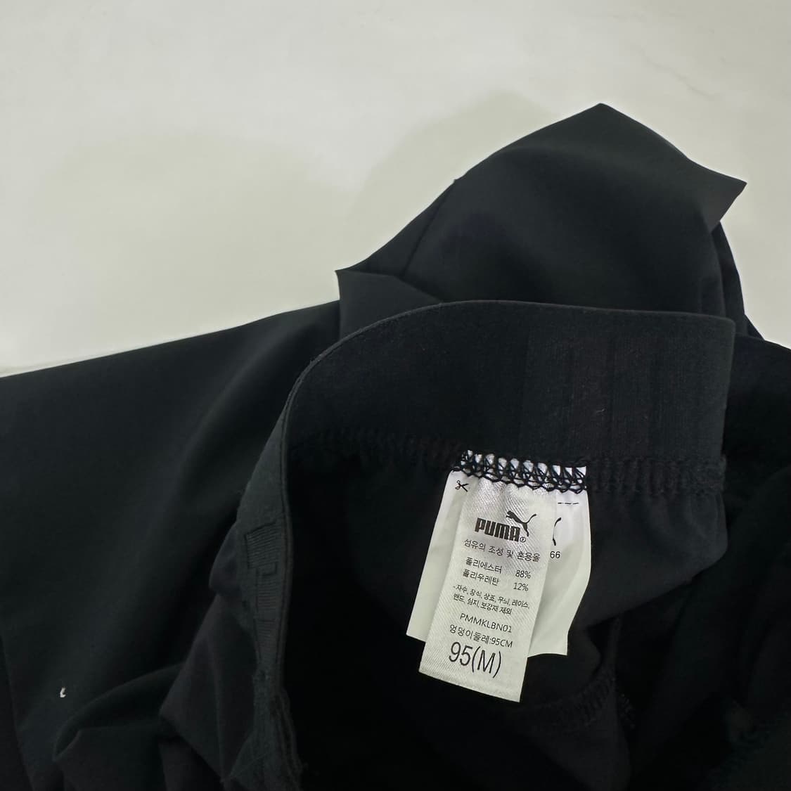 95 M 푸마 블랙 레귤러핏 스카치로고 바막 경량트레이닝팬츠 상품이미지4