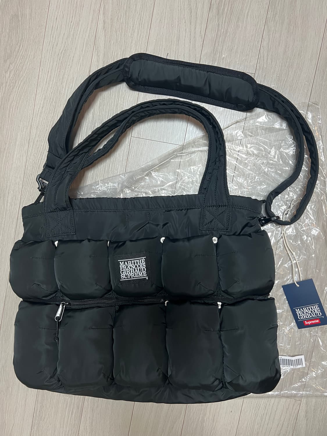 슈프림 x 마리떼 프랑소와 저버 포카츄 퍼퍼 토트백 블랙 - 25SS 상품이미지2