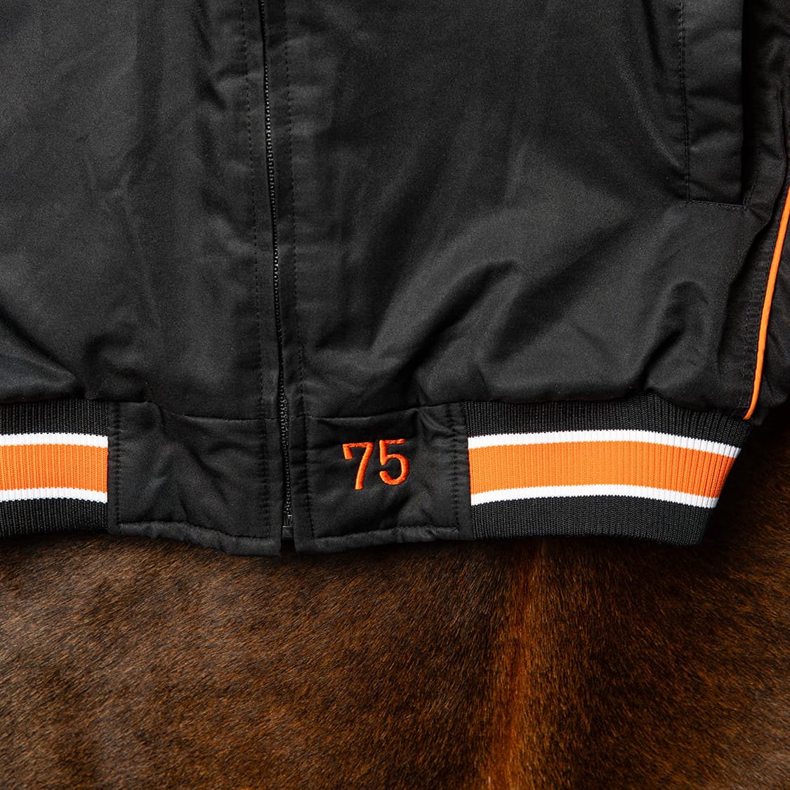 [105] 데상트 패디드 베이스볼 자켓 한화이글스 블랙+오렌지  상품이미지4