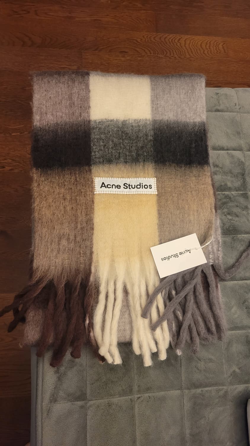 아크네 스튜디오 머플러 상품이미지1