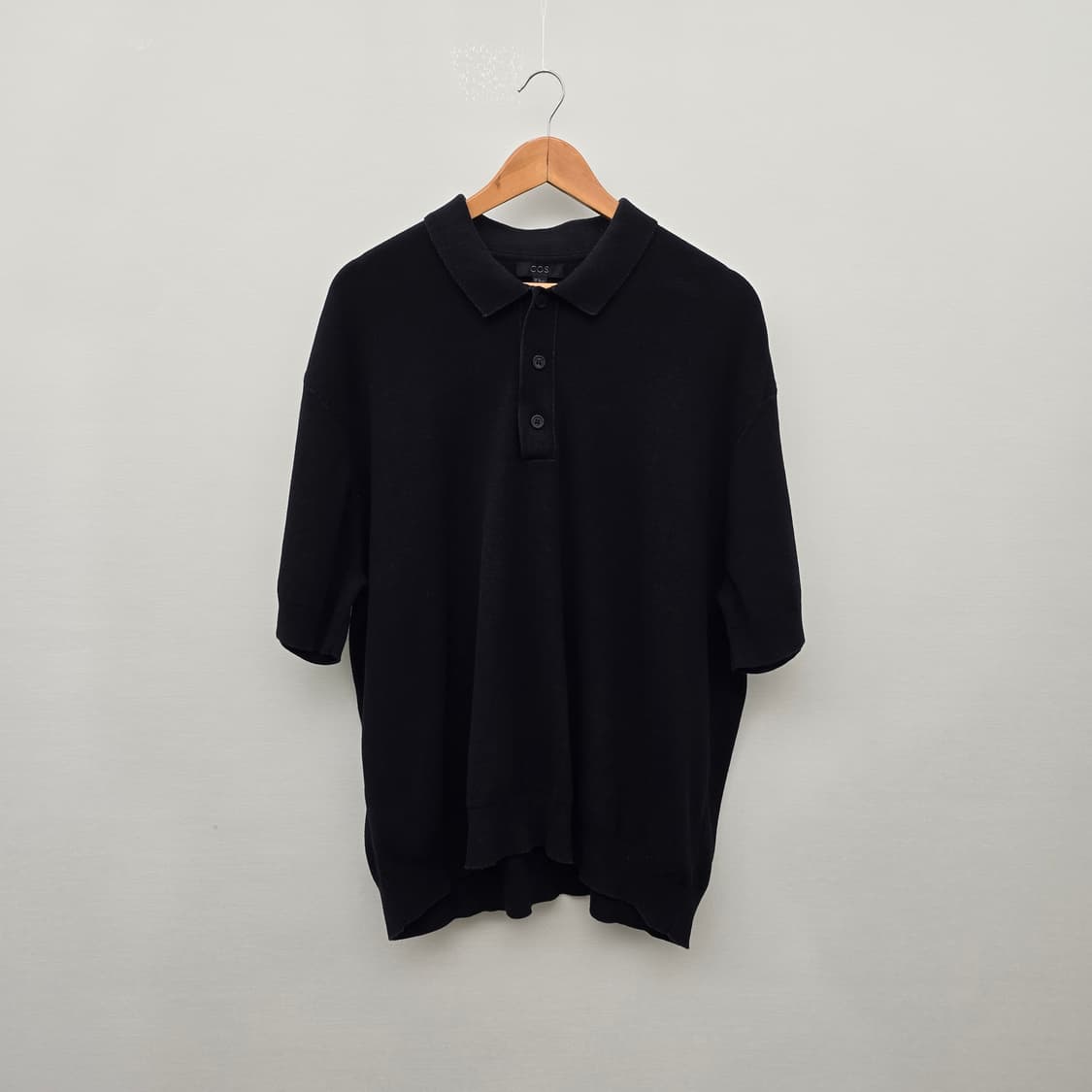 COS 코스 블랙 반팔 카라티 상품이미지1