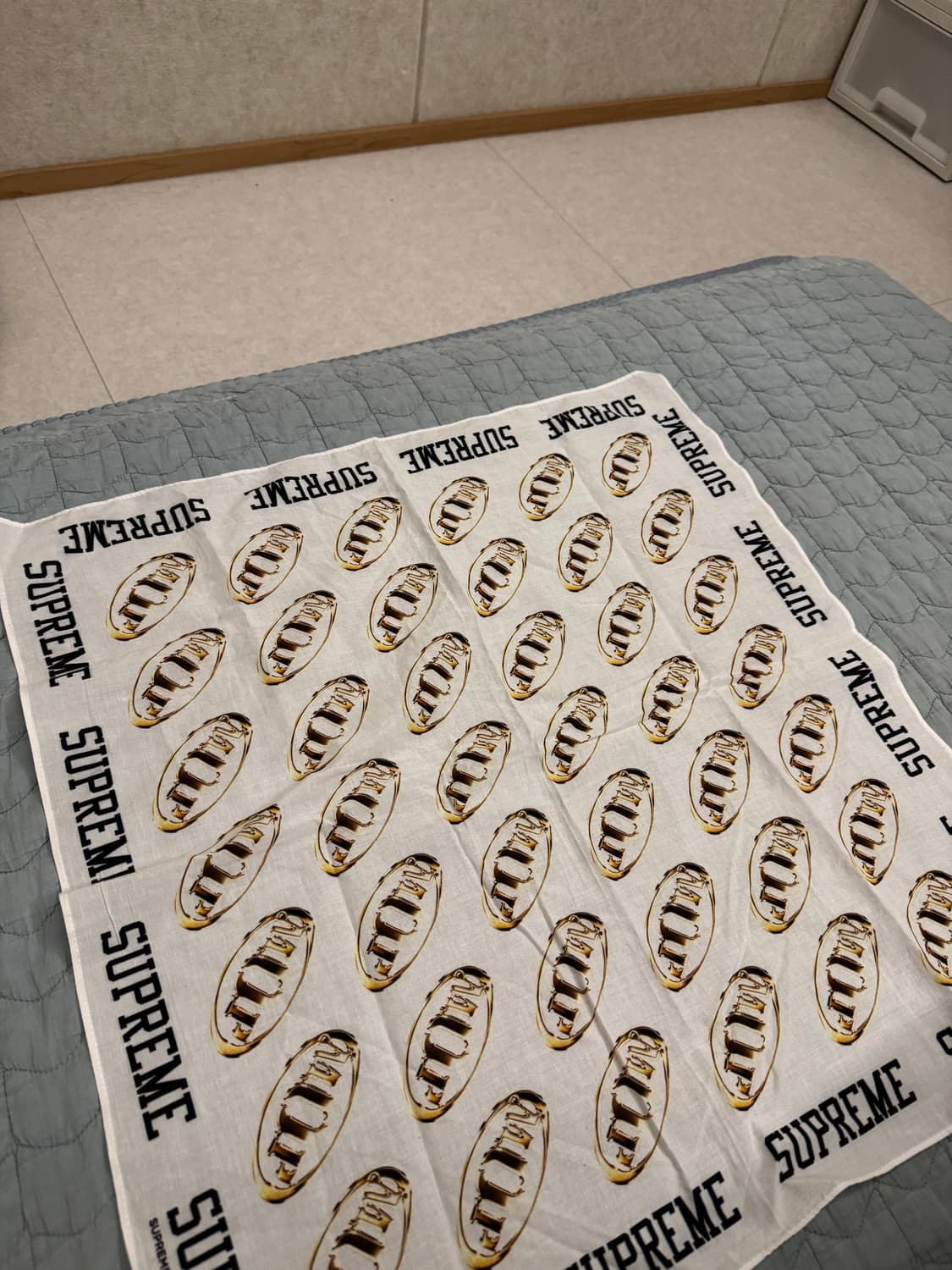 슈프림 X M.O.P. 반다나 화이트 상품이미지1