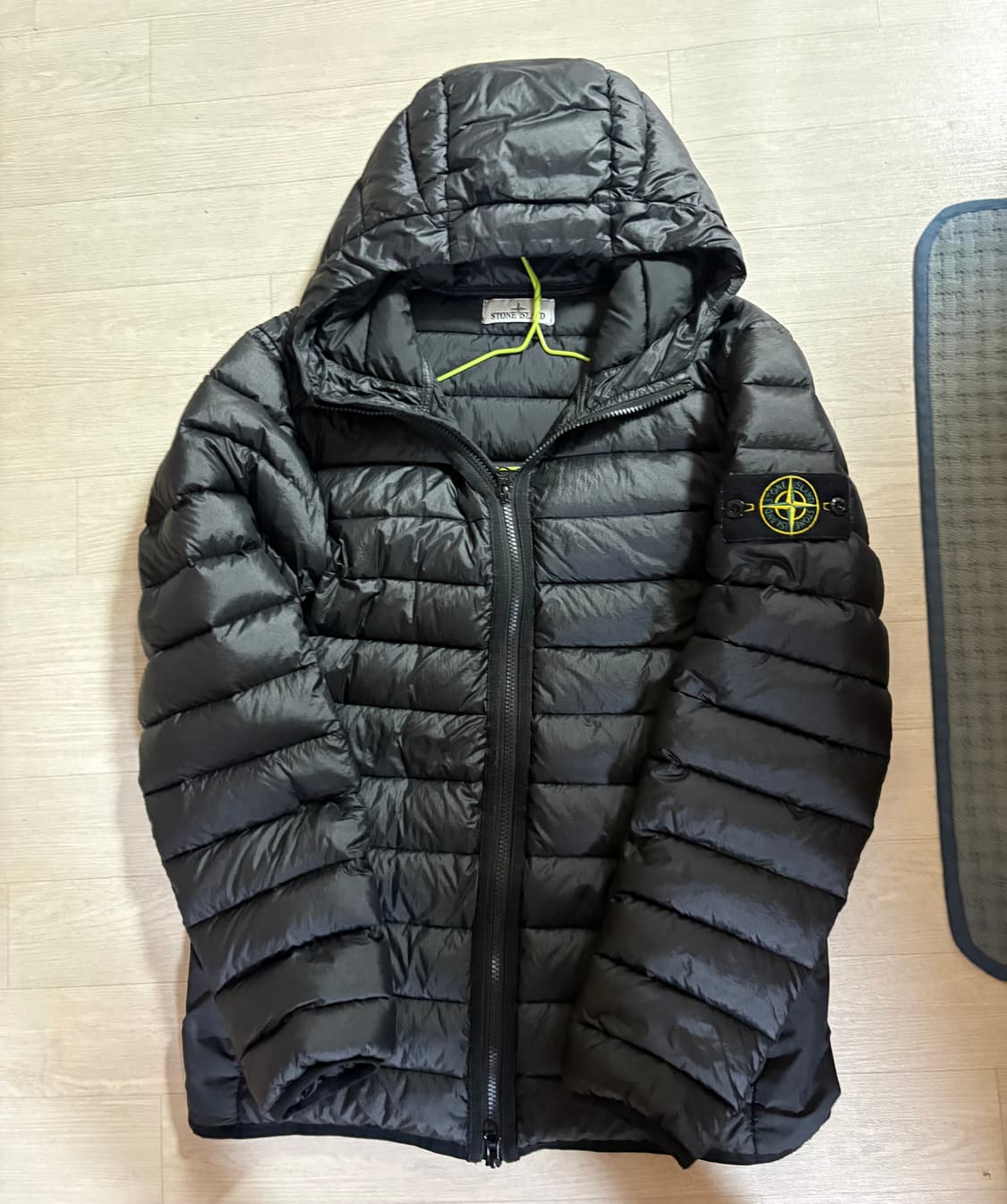 스톤아일랜드 24fw 룸우븐 경량패딩 S 상품이미지1
