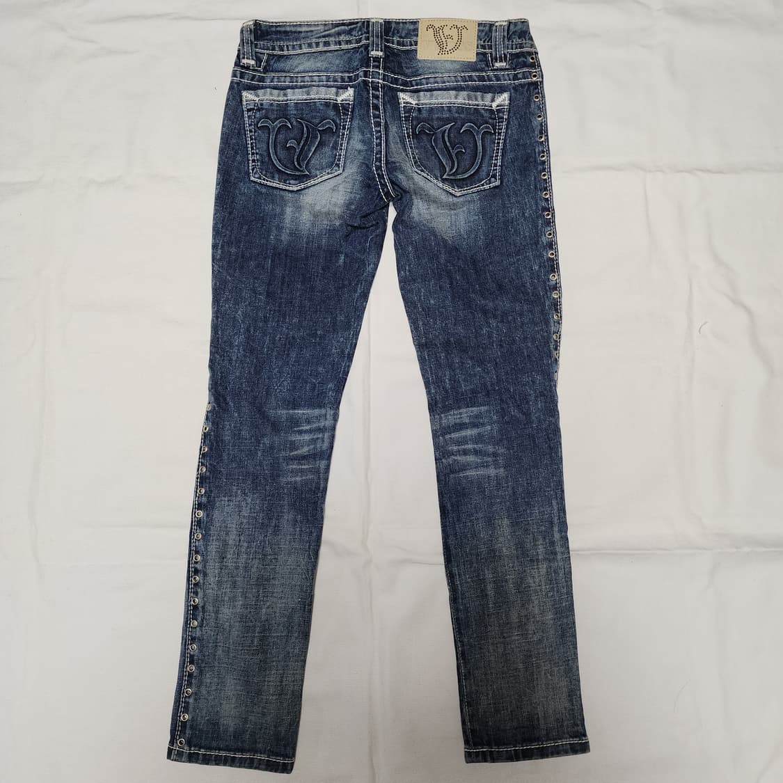 Vigoss 스터드 음각 워싱 데님팬츠 상품이미지1