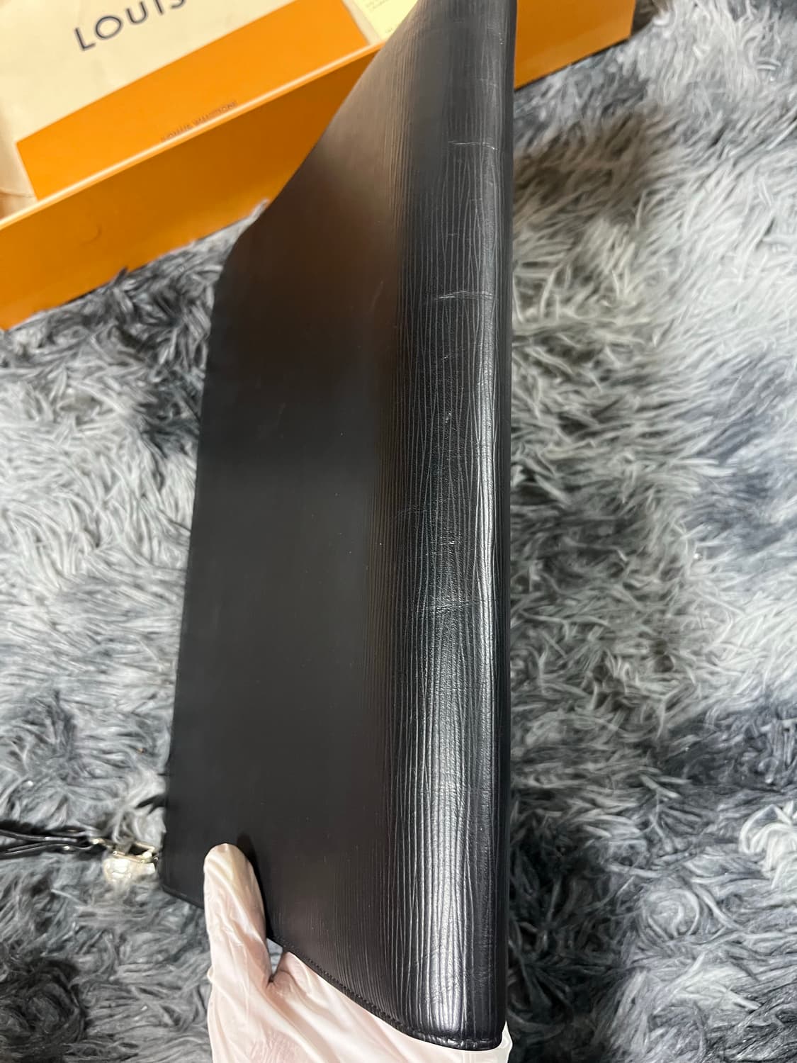 [풀구성]루이비통 에피 클러치 블랙 GM 상품이미지8