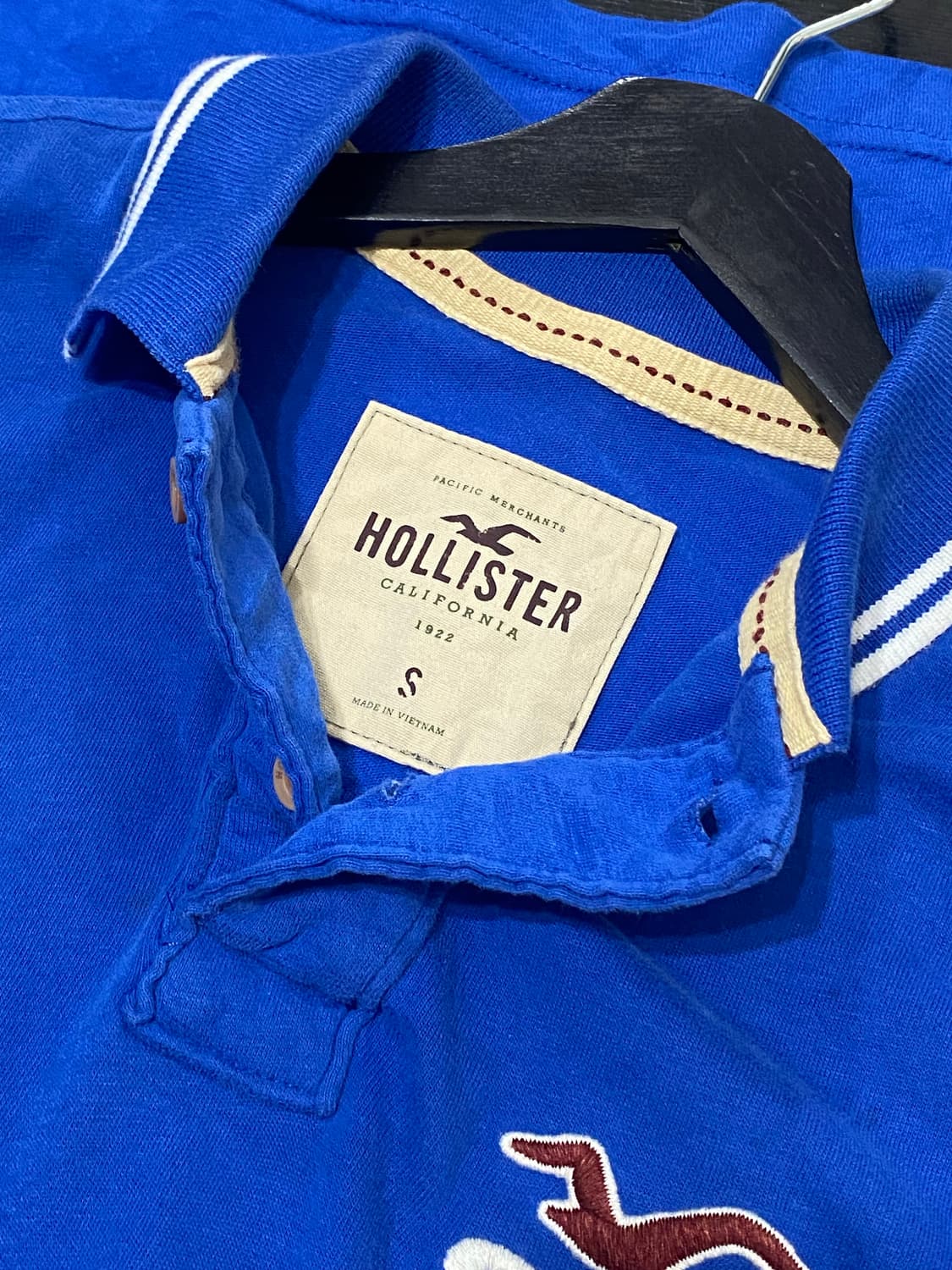 Hollister 22 로고 자수 디테일 반팔 티셔츠 상품이미지9