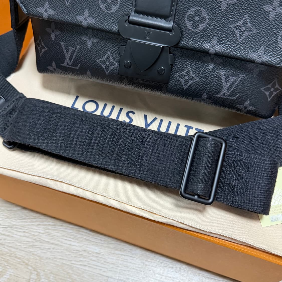 [S+급/풀구성] 루이비통 S 케이프 이클립스 메신저백 크로스백 상품이미지9