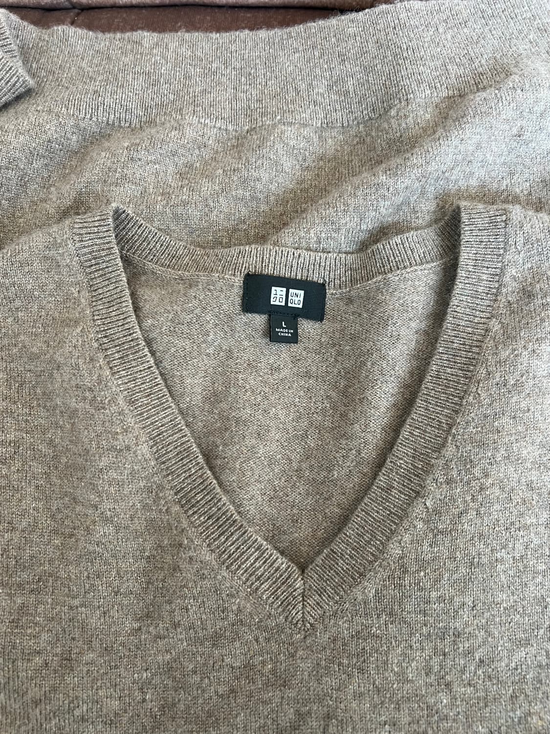 유니클로 남성 코코아브라운 캐시미어100니트 브이넥니트 상품이미지5