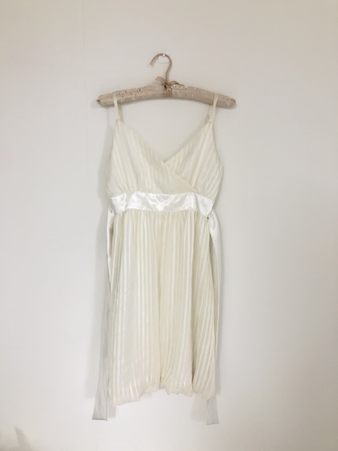 화이트 벌룬핏 미니 뷔스티에 리본 원피스 상품이미지3