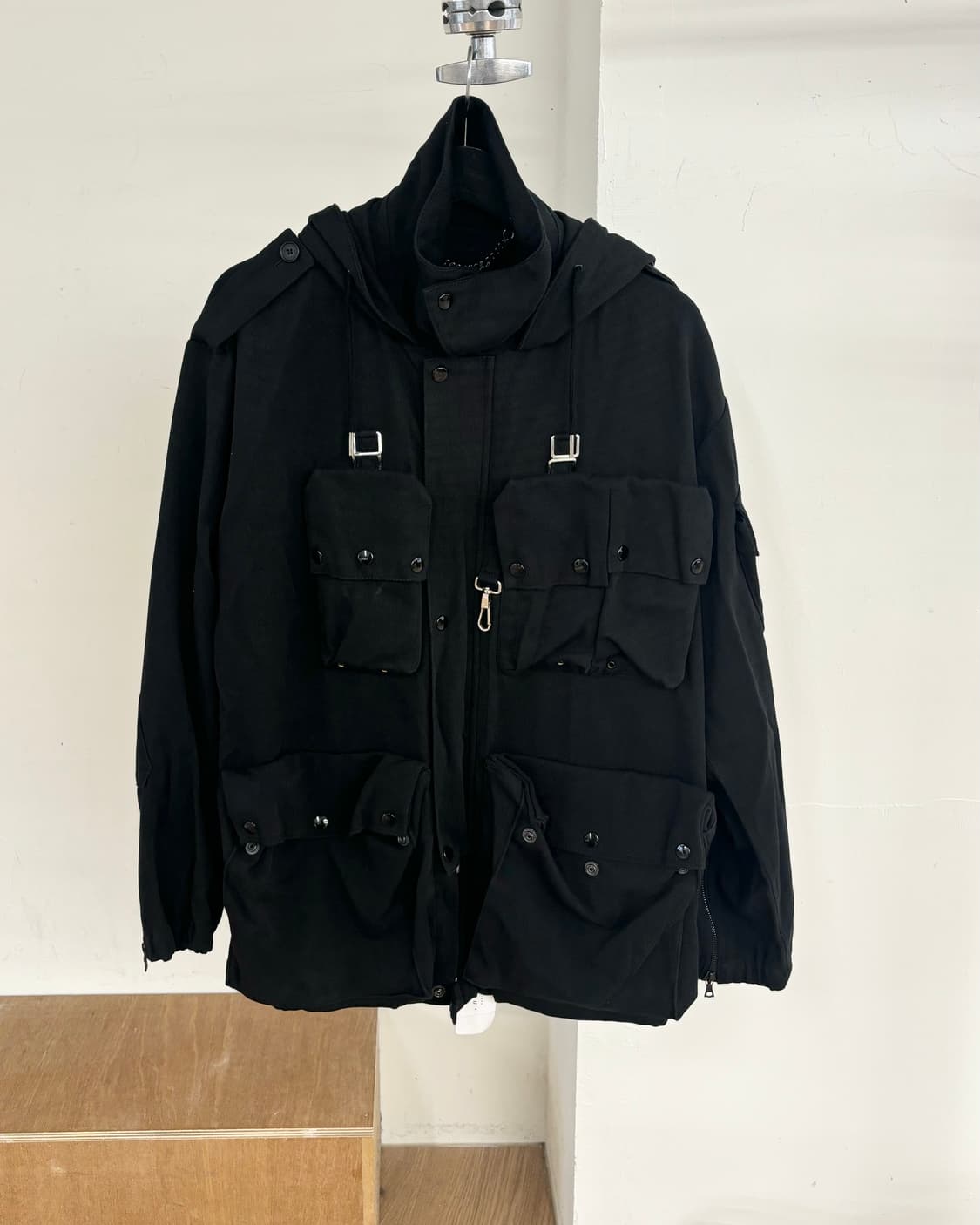 산드로 옴므 20FW 멀티포켓 블랙 사파리 자켓 상품이미지1