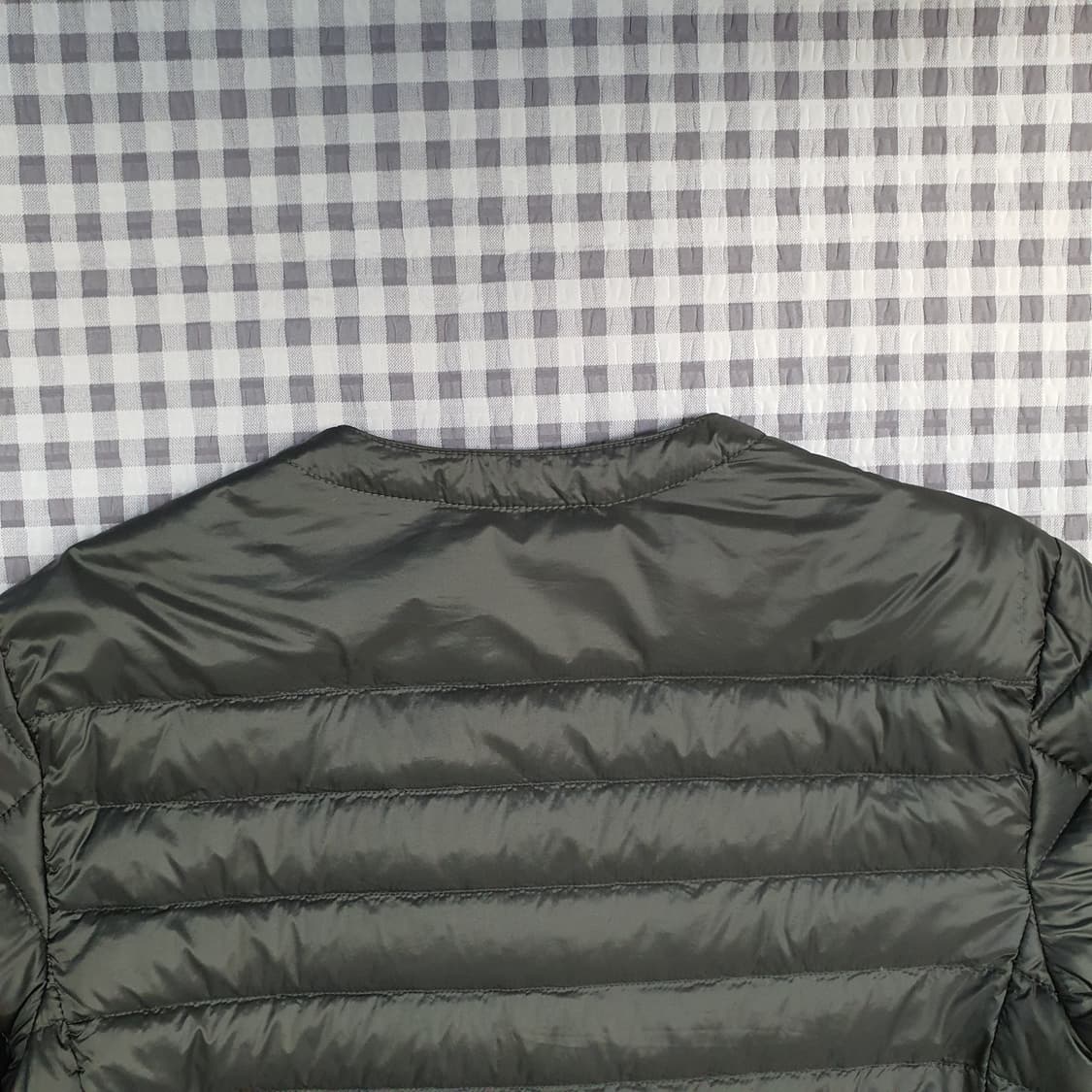 유니클로 브이넥 경량패딩 남자95 상품이미지5