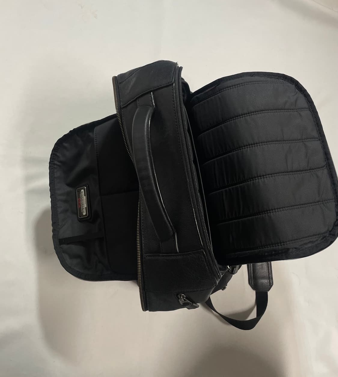 투미 비콘힐 브리프 레더백팩 상품이미지6