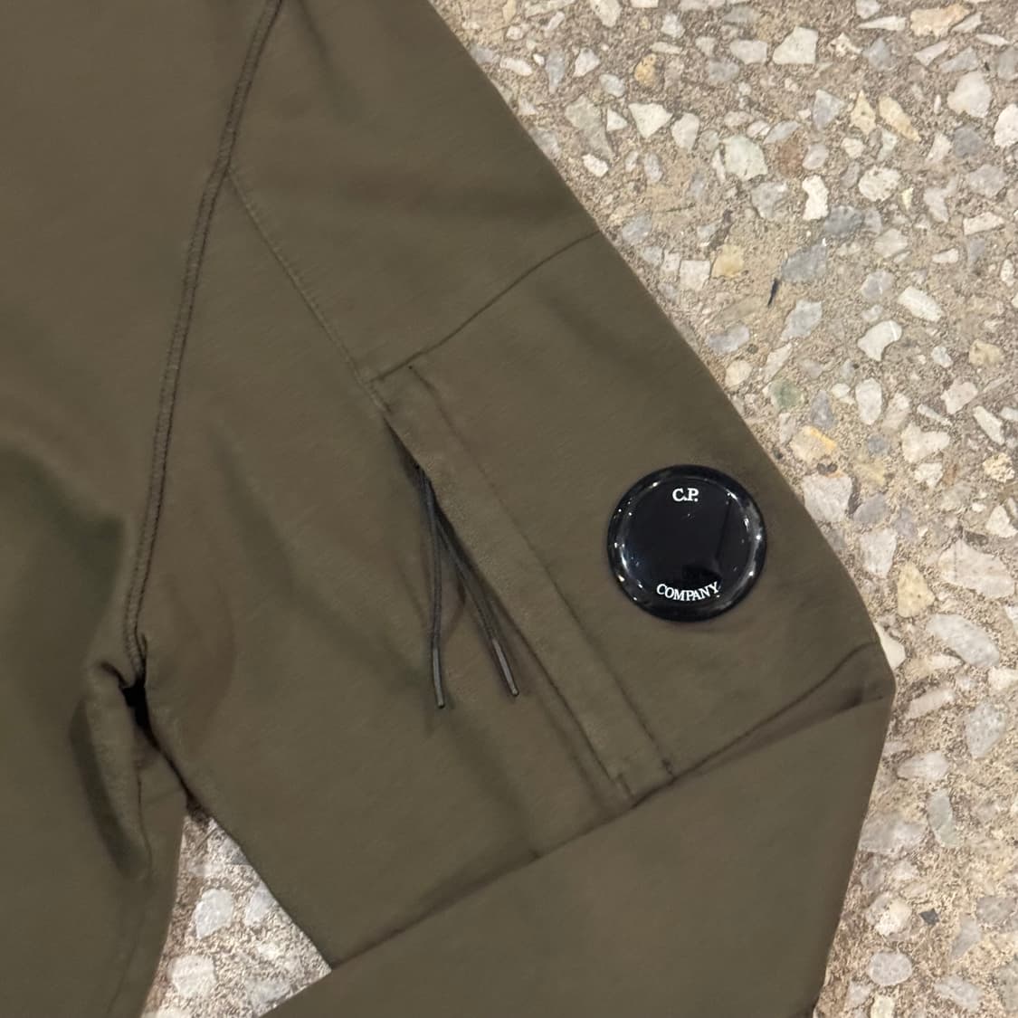 CP컴퍼니 렌즈 와펜 후드집업 L 상품이미지3