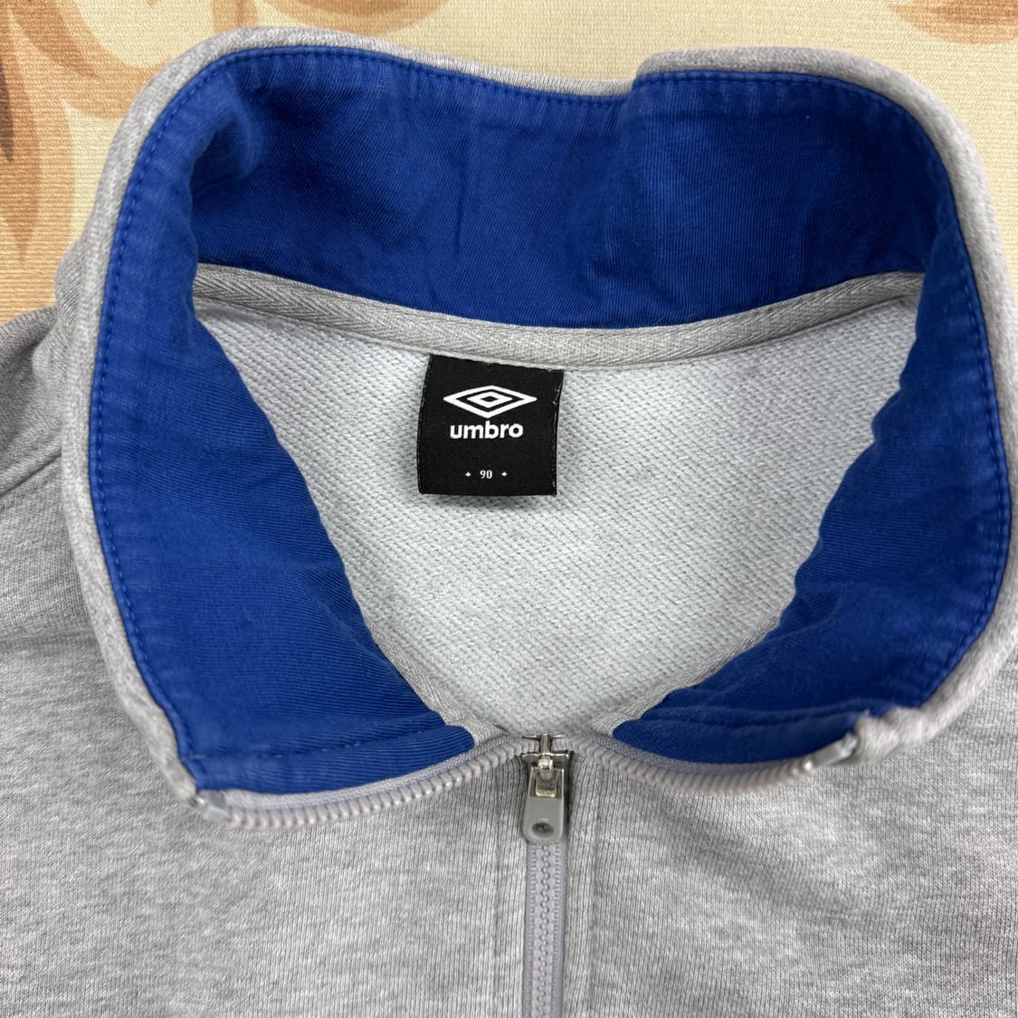 (S)엄브로 Umbro 하프집업 맨투맨(그레이,뒷판빅로고) 상품이미지2