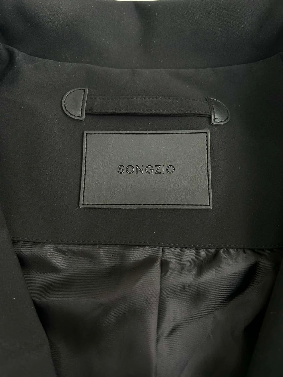 [95] 송지오 컬렉션 24ss 볼륨 다트 하이넥 점퍼 블랙 자켓 상품이미지5