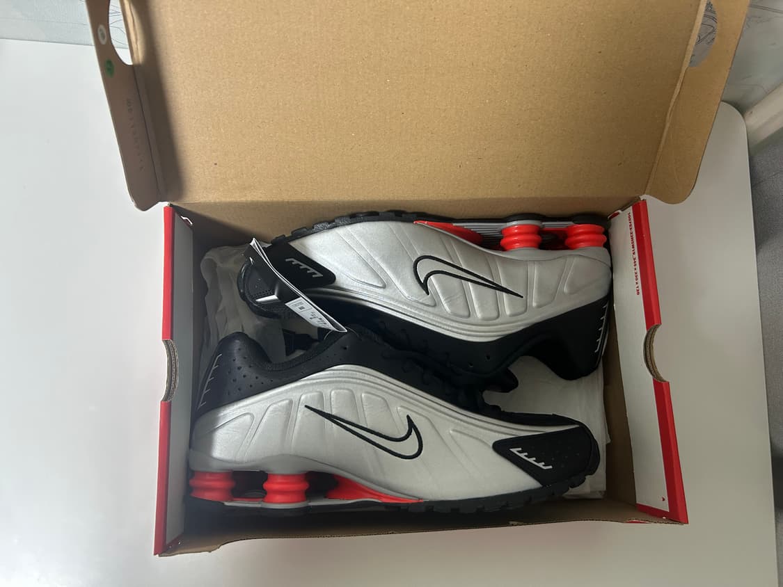 나이키 샥스 r4 메탈릭 실버 레드 290 (새상품) 상품이미지1