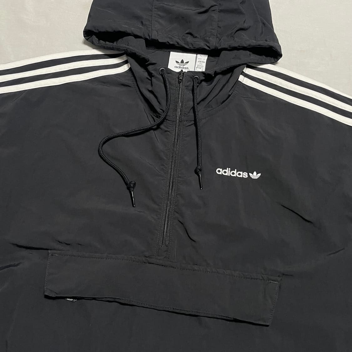 M 아디다스 스펠링 로고 블랙 후드 아노락 상품이미지1