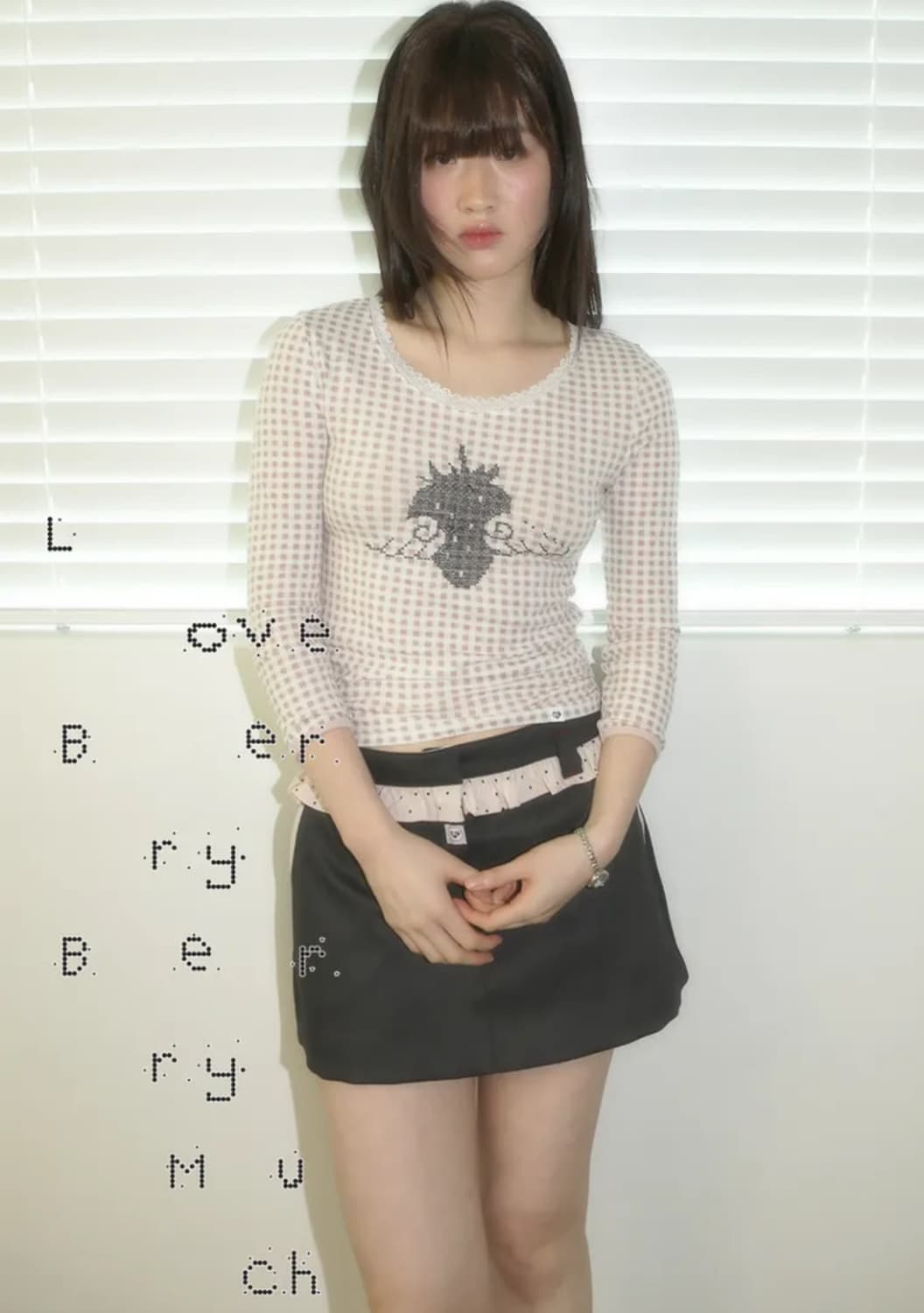 Strawberry Angel Race Neck T-shirt 상품이미지1