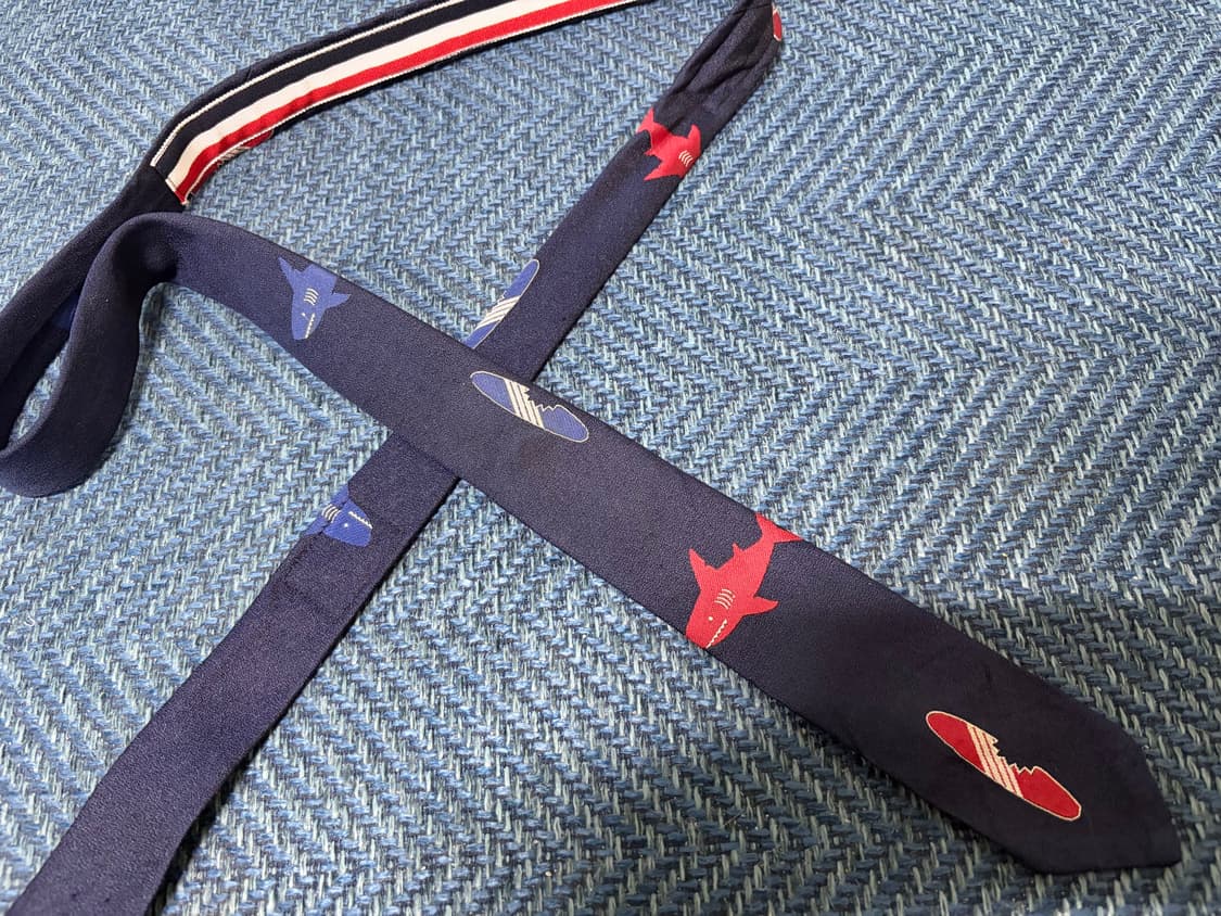 톰브라운 네이비 상어 넥타이 상품이미지2