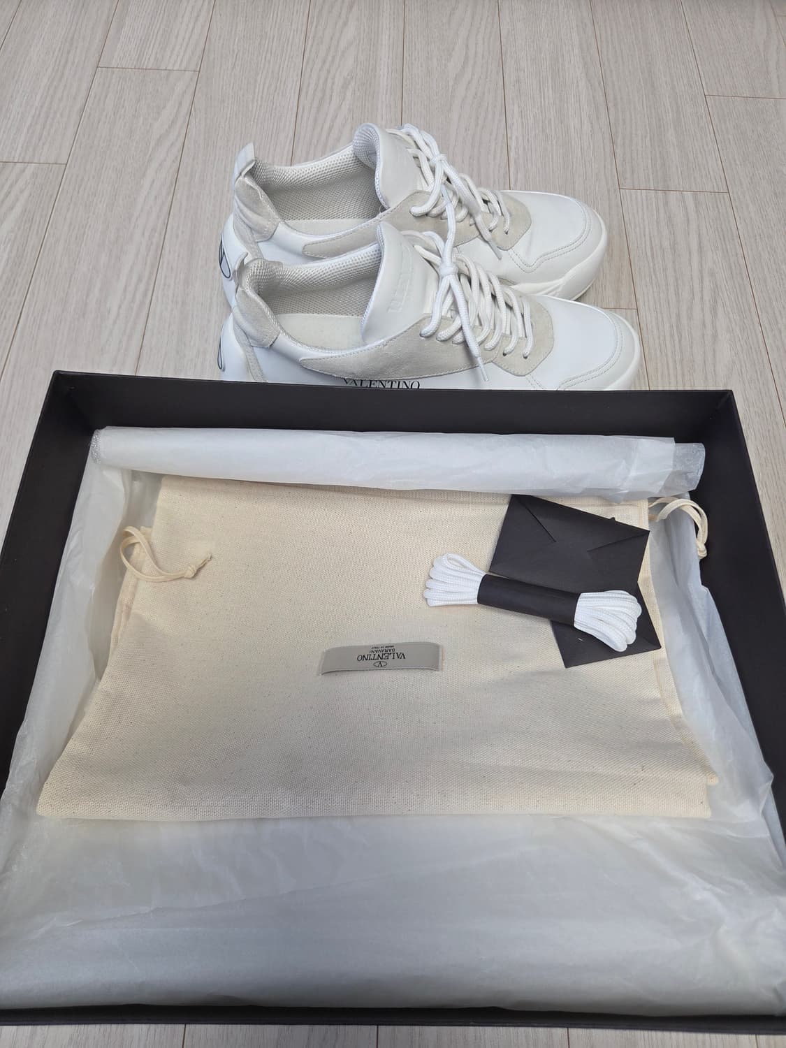 발렌티노 검보이 반시 화이트 스니커즈 상품이미지8