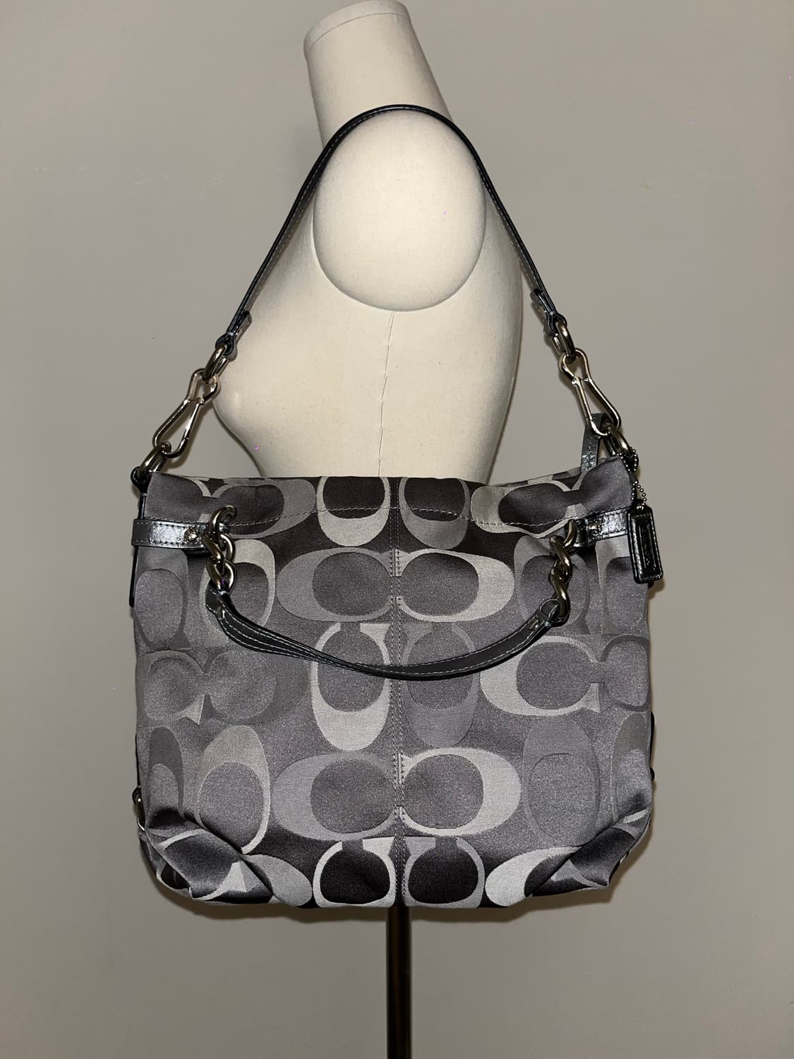 🎉BLACK FRIDAY🎉 Coach gray bag 상품이미지2