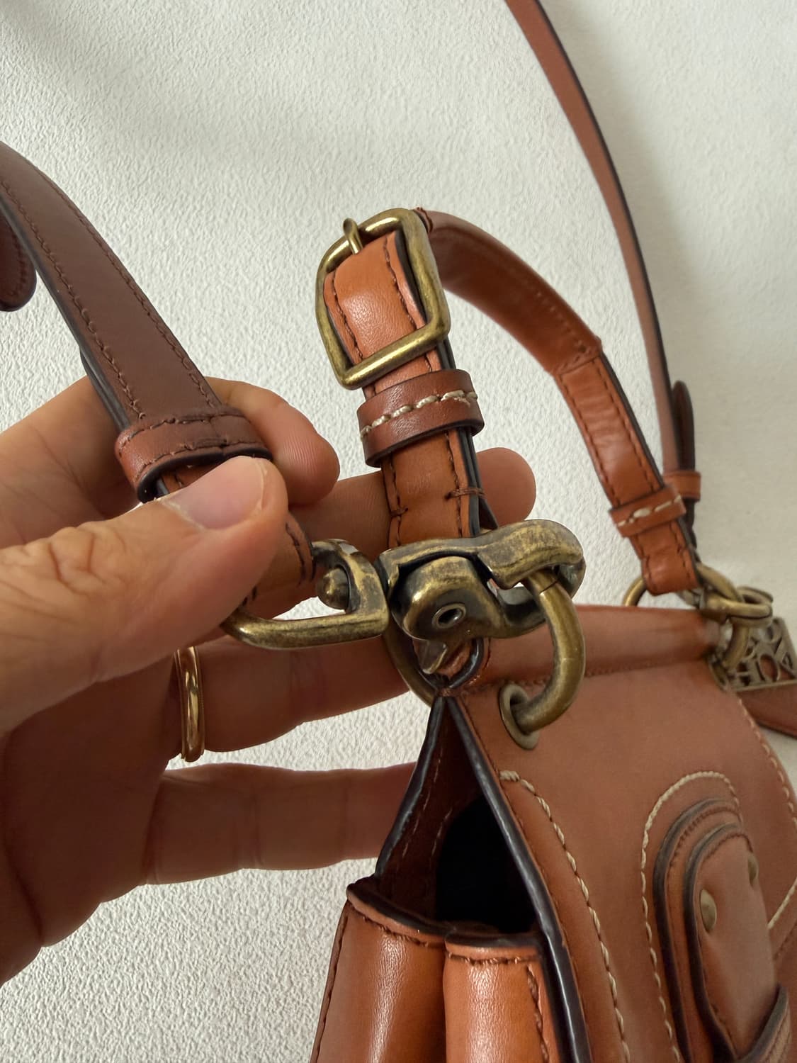 코치(COACH) 레더 토트 크로스백 상품이미지8