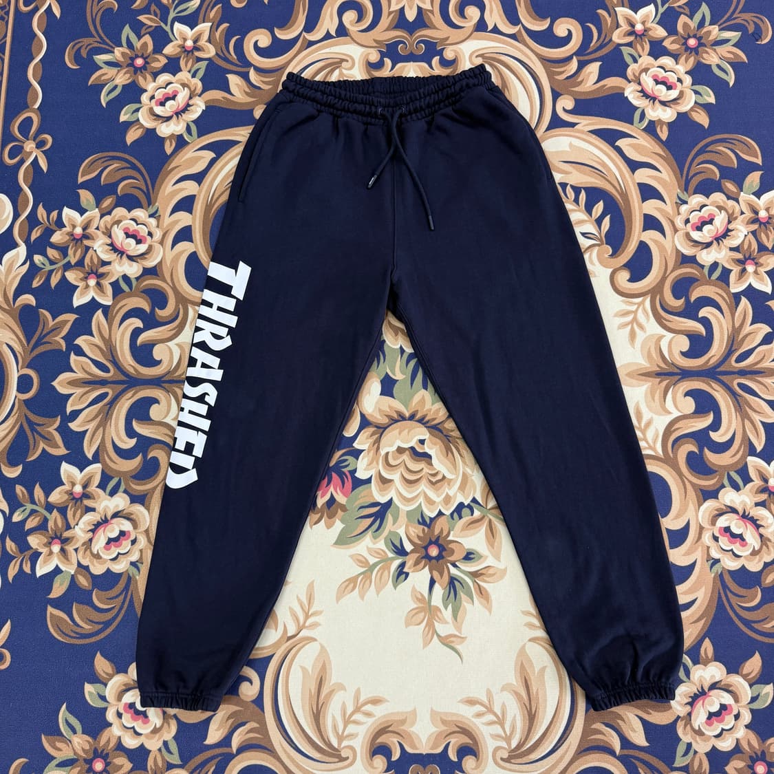 (M)트래셔 Thrasher 빅로고 스웻 조거팬츠(네이비) 상품이미지1