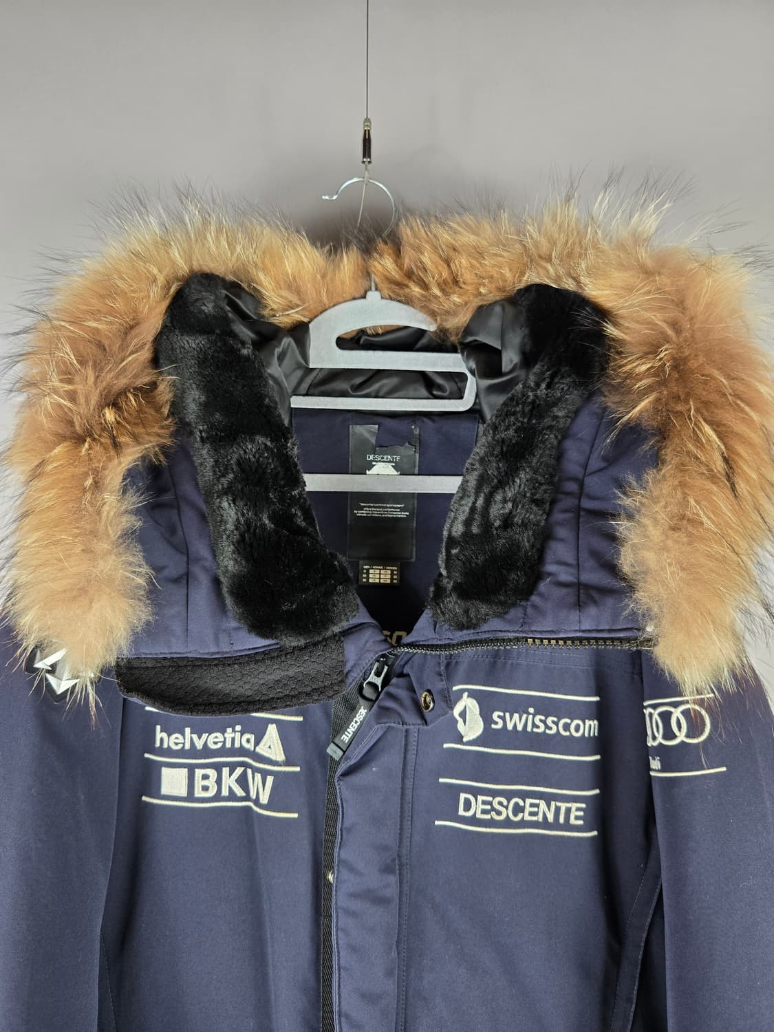 [무료배송]데상트 105 남성 스위스 미드 덕 다운 라쿤퍼 헤비 패딩 상품이미지2