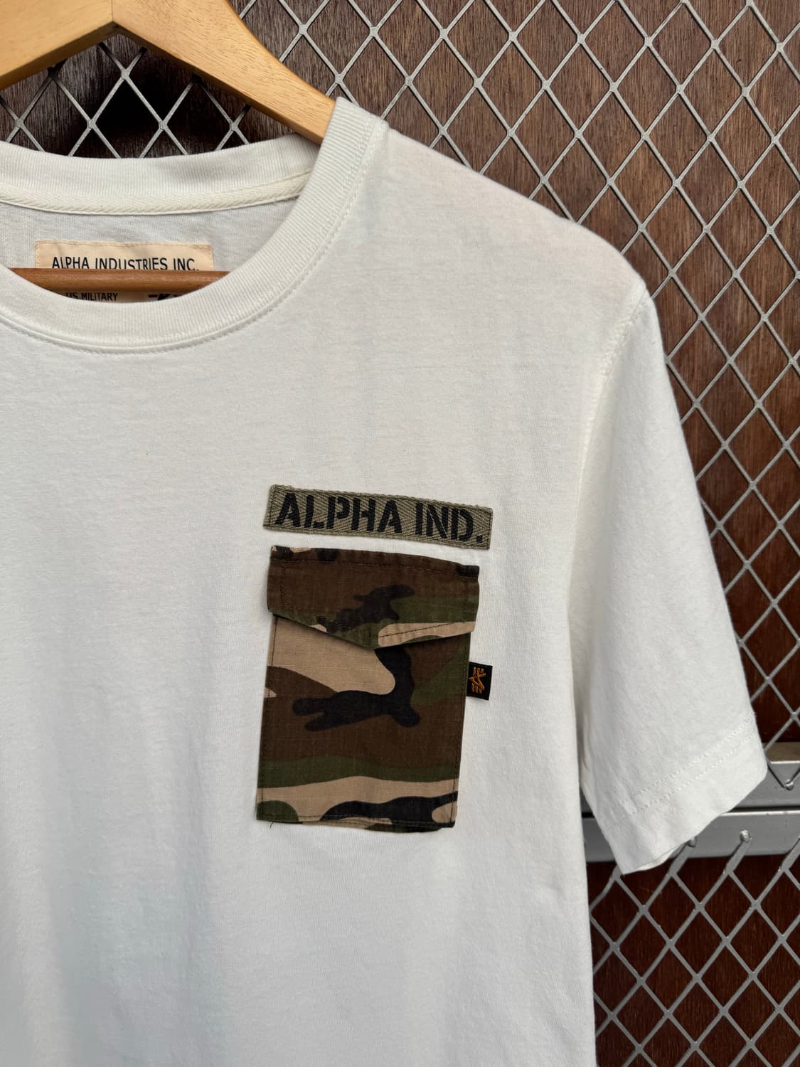 알파 인더스트리 ALPHA 카모 포켓 패치 포인트 흰색 반팔 티셔츠 상품이미지2