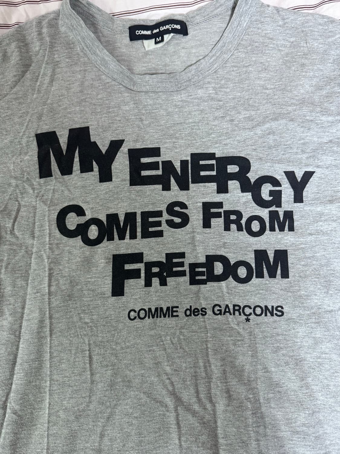 꼼데가르송 2009 자유로부터 오는 에너지 반팔 티셔츠 상품이미지2