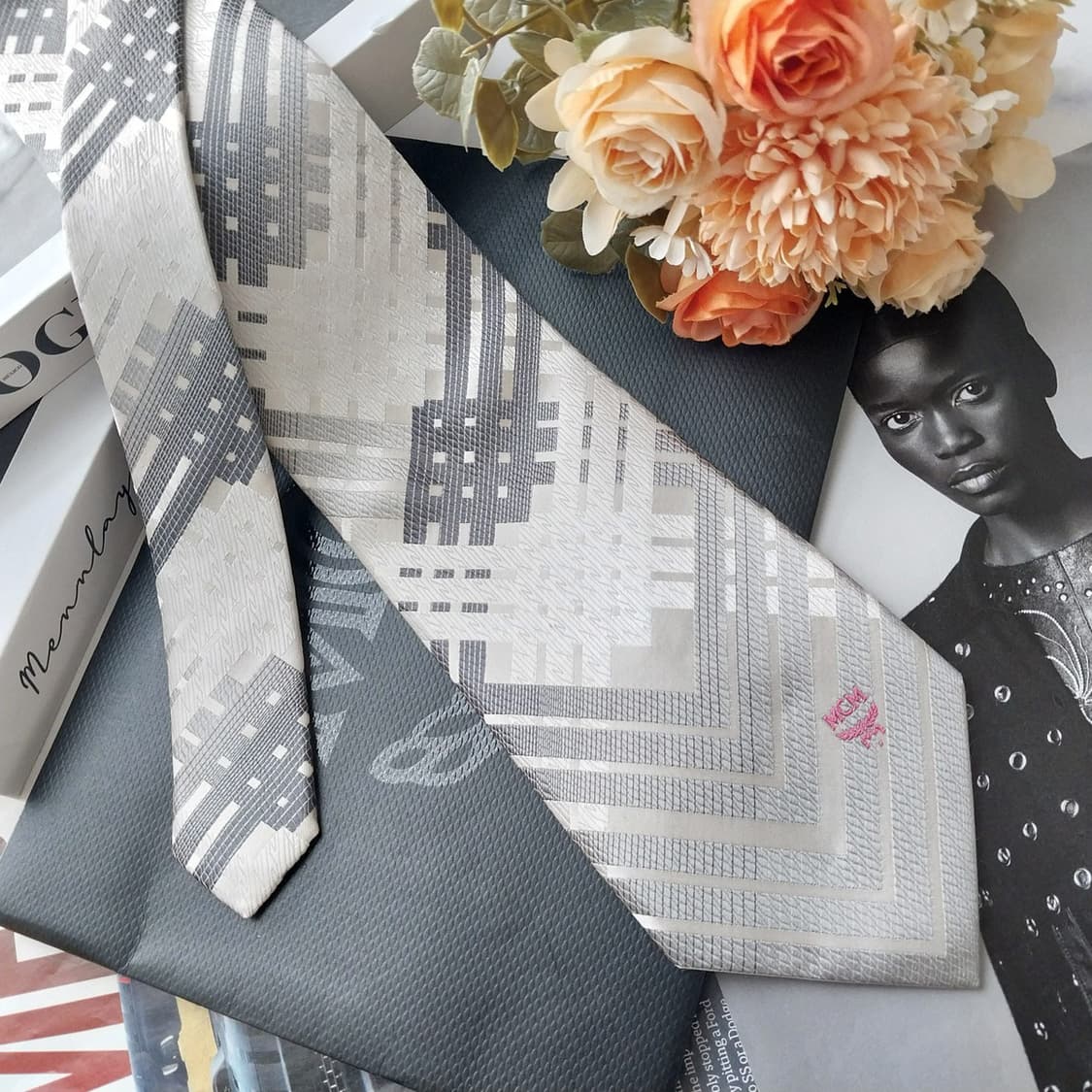 MCM 엠씨엠 실크 그레이 기하 패턴 넥타이 9.4cm A+등급 K289 상품이미지3