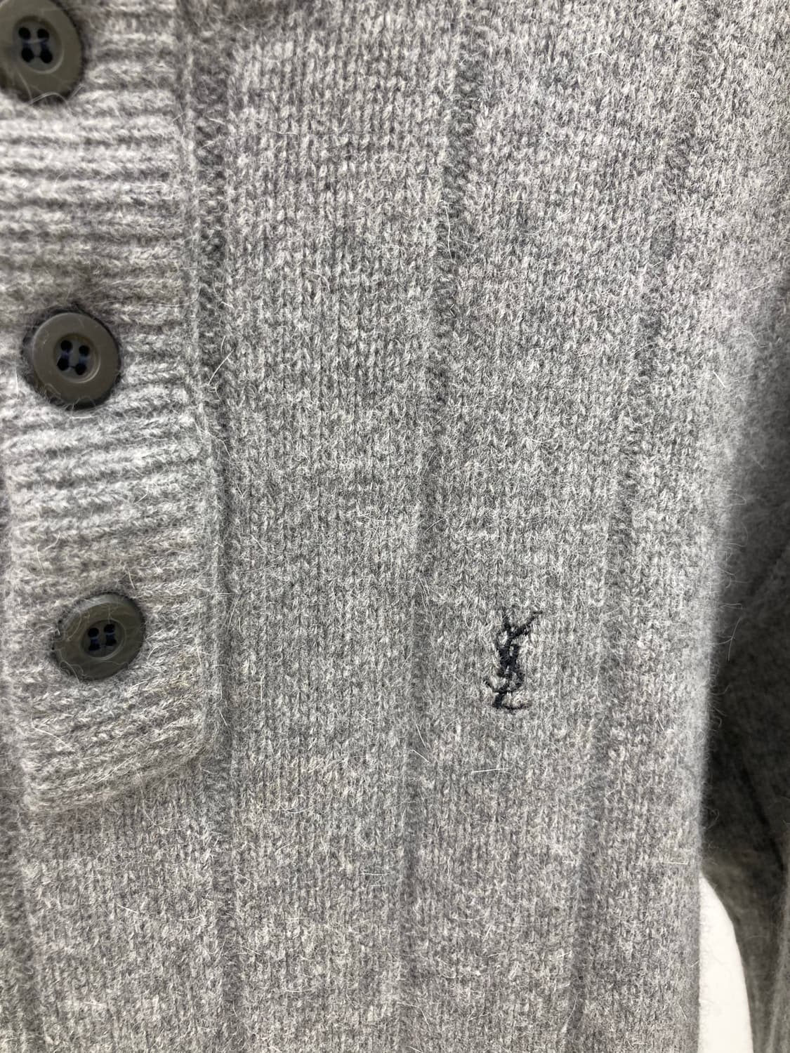 입생로랑 ysl 버튼 니트 상품이미지3