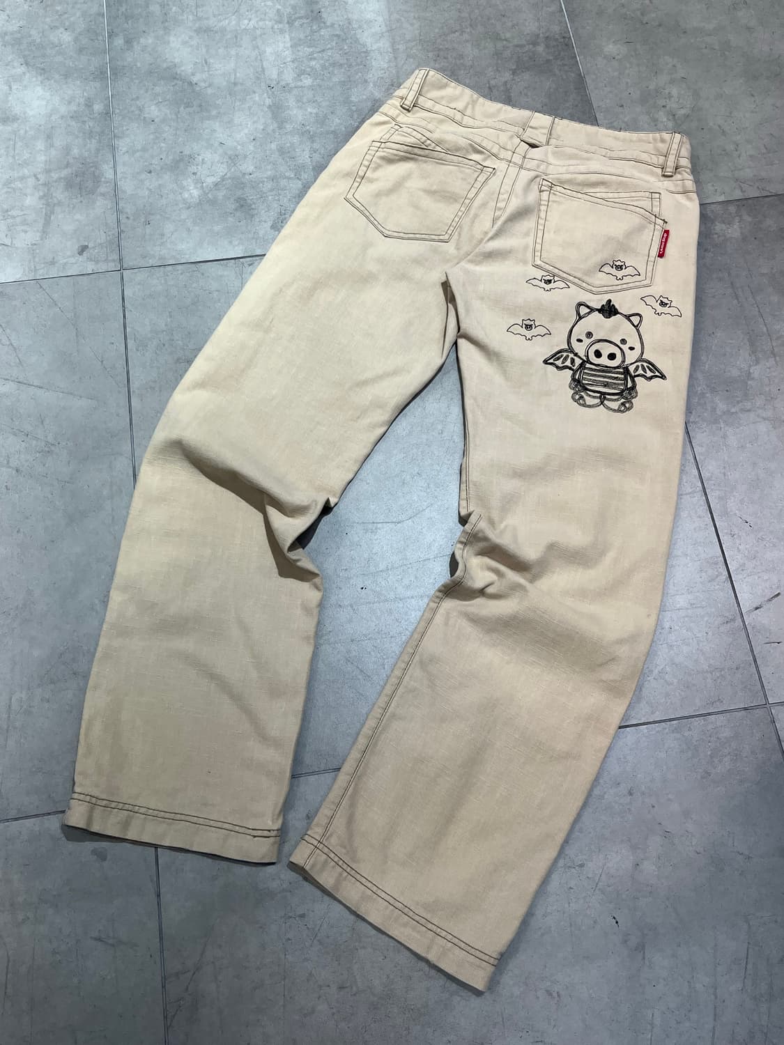 Drug store 박쥐 돼지 자수 베이지 코튼 와이드  팬츠 상품이미지2