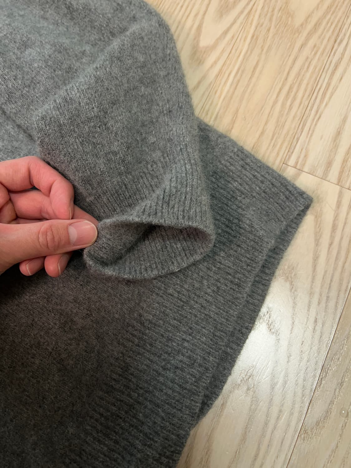 아모멘토 라쿤 브이넥 니트 차콜 M 25fw 상품이미지4