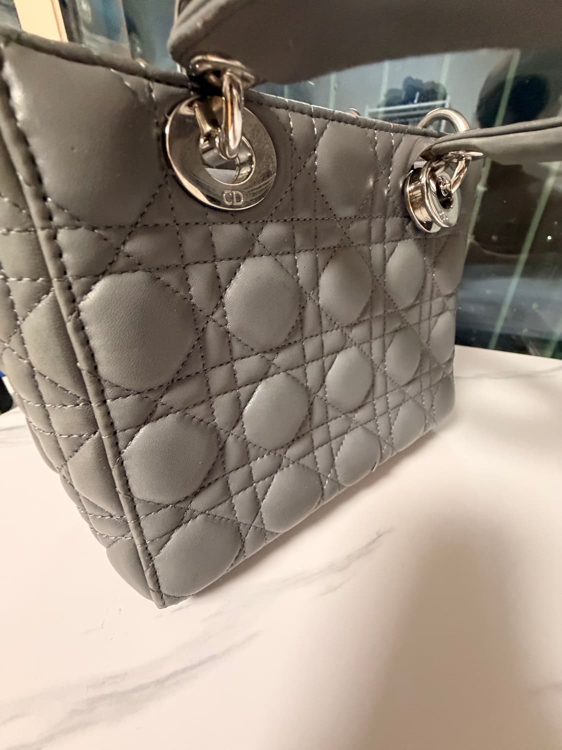 디올 레이디백 스몰 그레이 상품이미지2