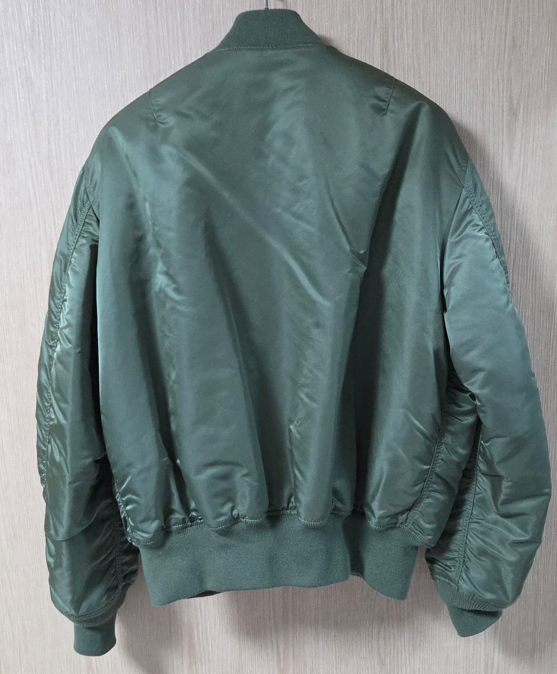 (착샷) 알파인더스트리 ma-1 세이지 봄버 상품이미지5