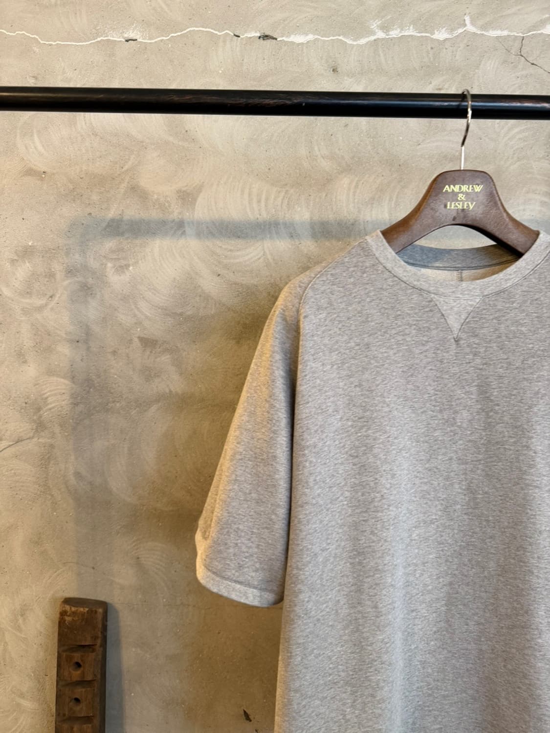 유니버셜 웍스 맨투맨 100 상품이미지2