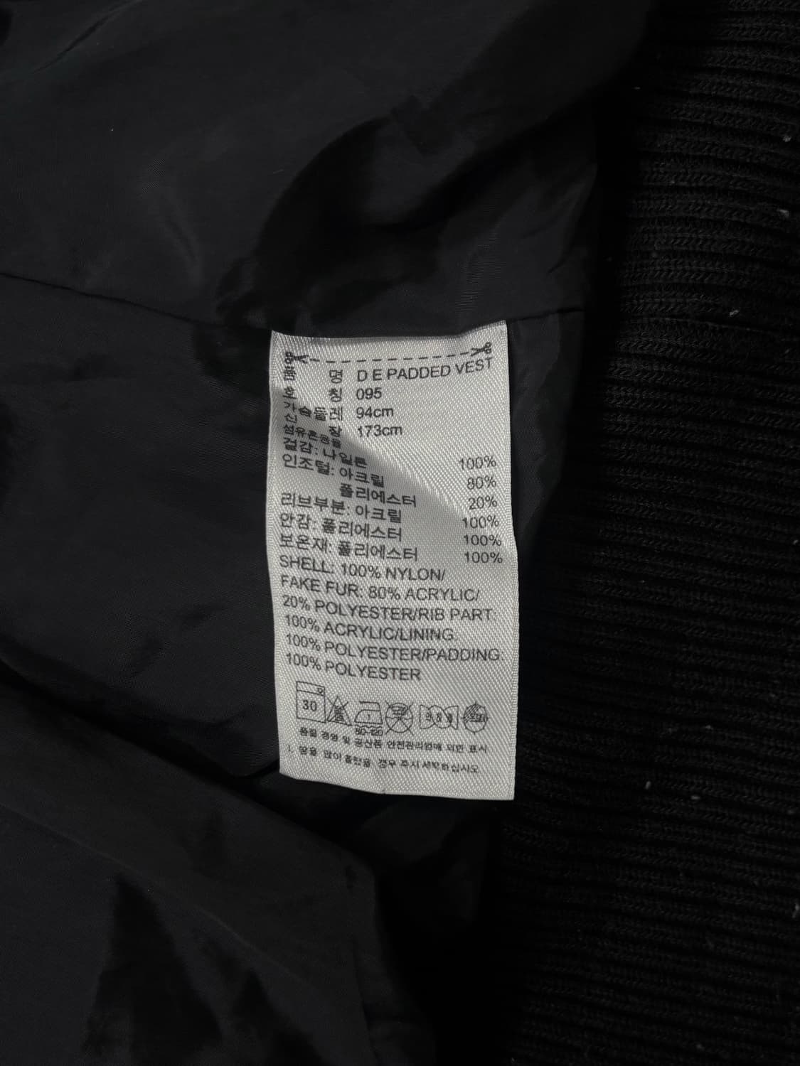 아디다스 블랙 유광 패딩 베스트 상품이미지6