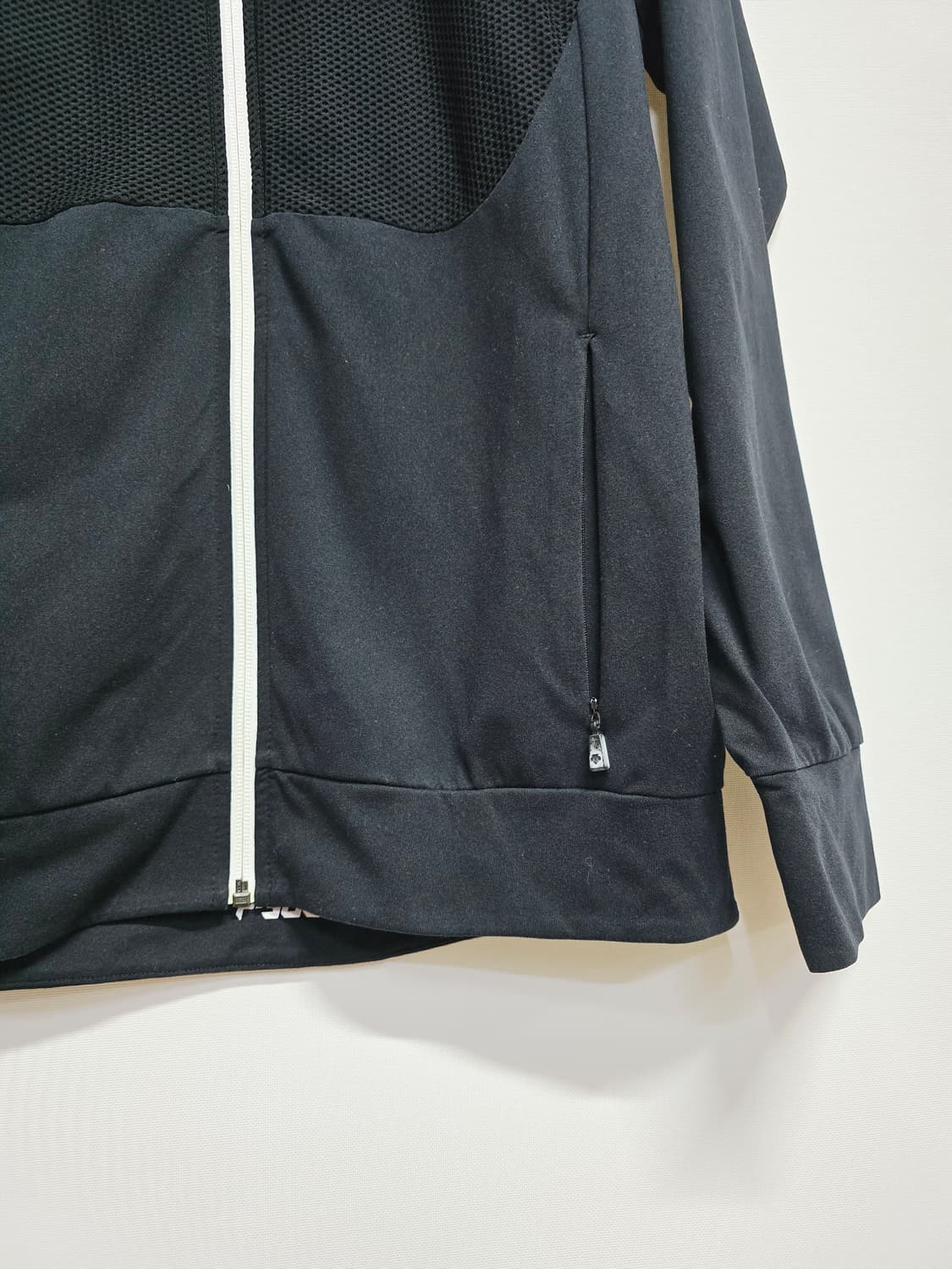 데상트 블랙 메쉬 트랙 자켓100 상품이미지3