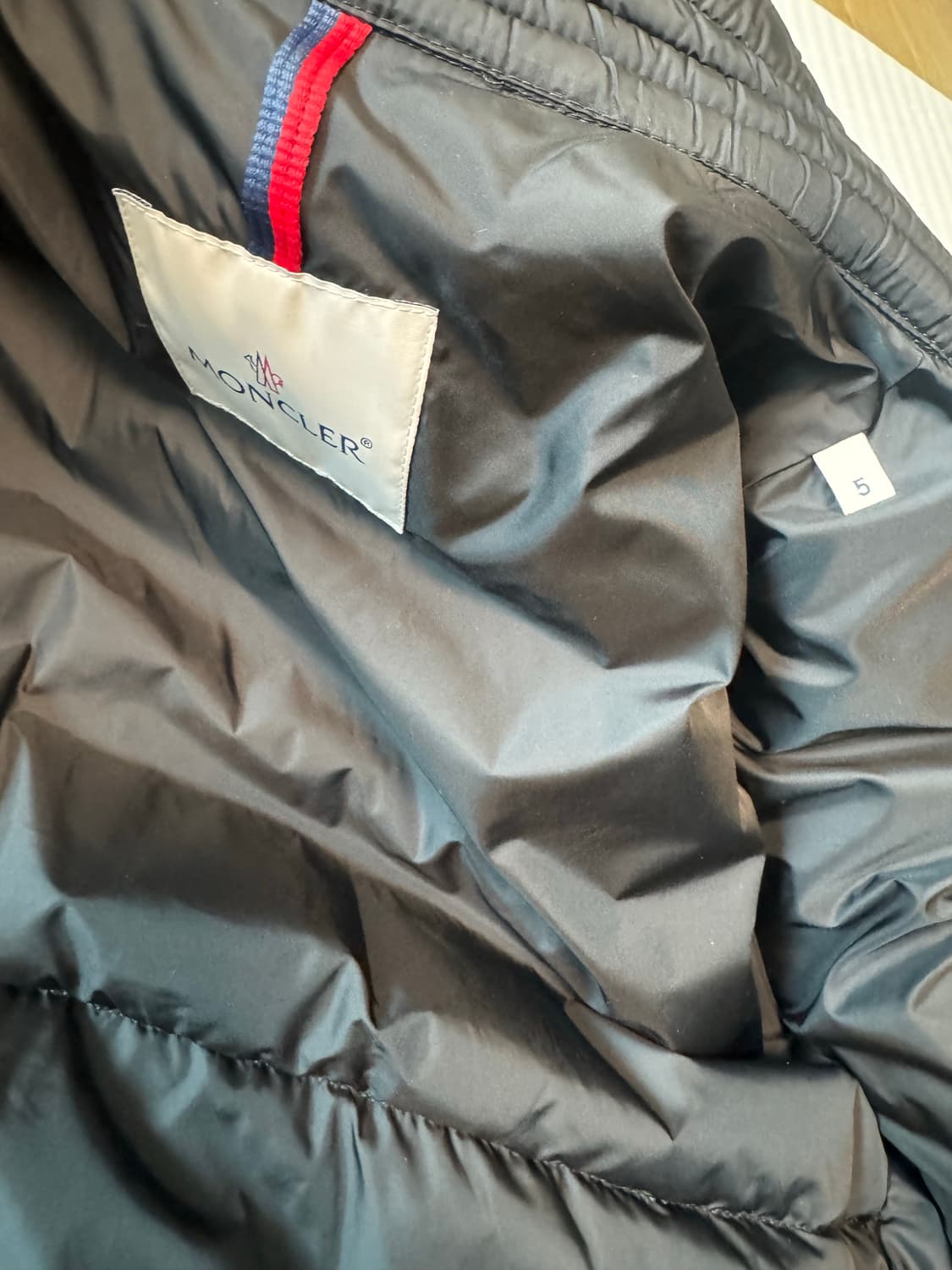 몽클레어(몽클레르) 아미오 5 사이즈 블랙 패딩 상품이미지3