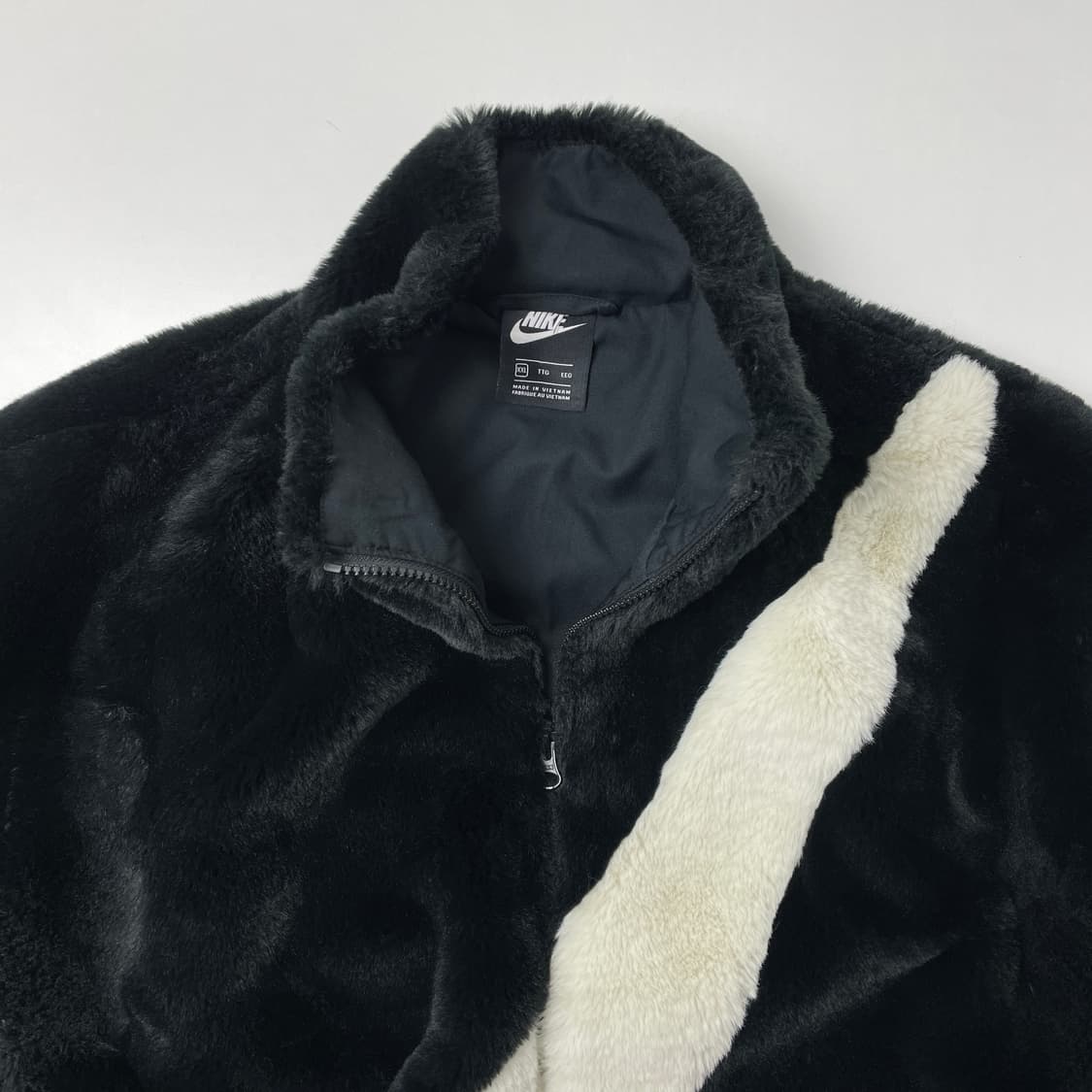 [중고] 나이키 스우시 블랙 퍼 자켓 상품이미지3