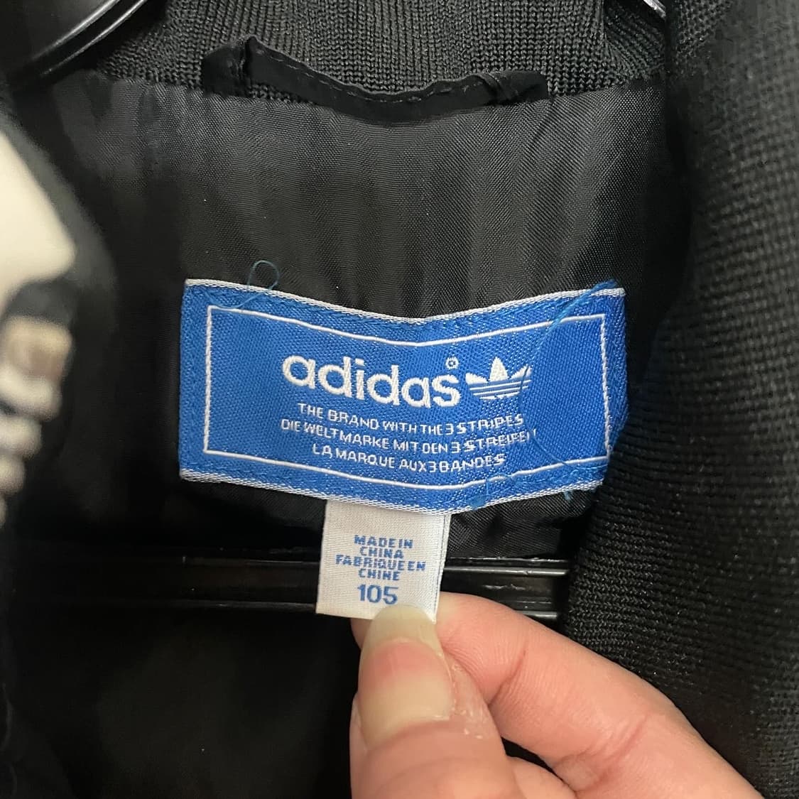 아디다스 블랙 레드 그레이 숏패딩 상품이미지3